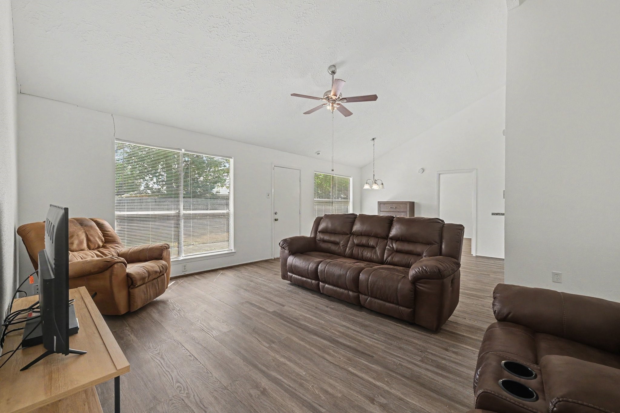 2015 Highcrest Drive Property Photo 9