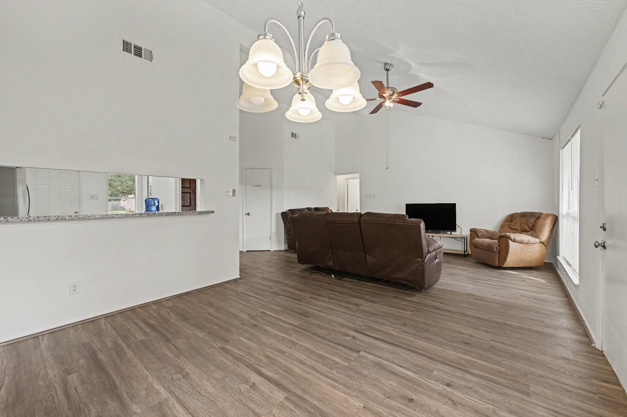 2015 Highcrest Drive Property Photo 10