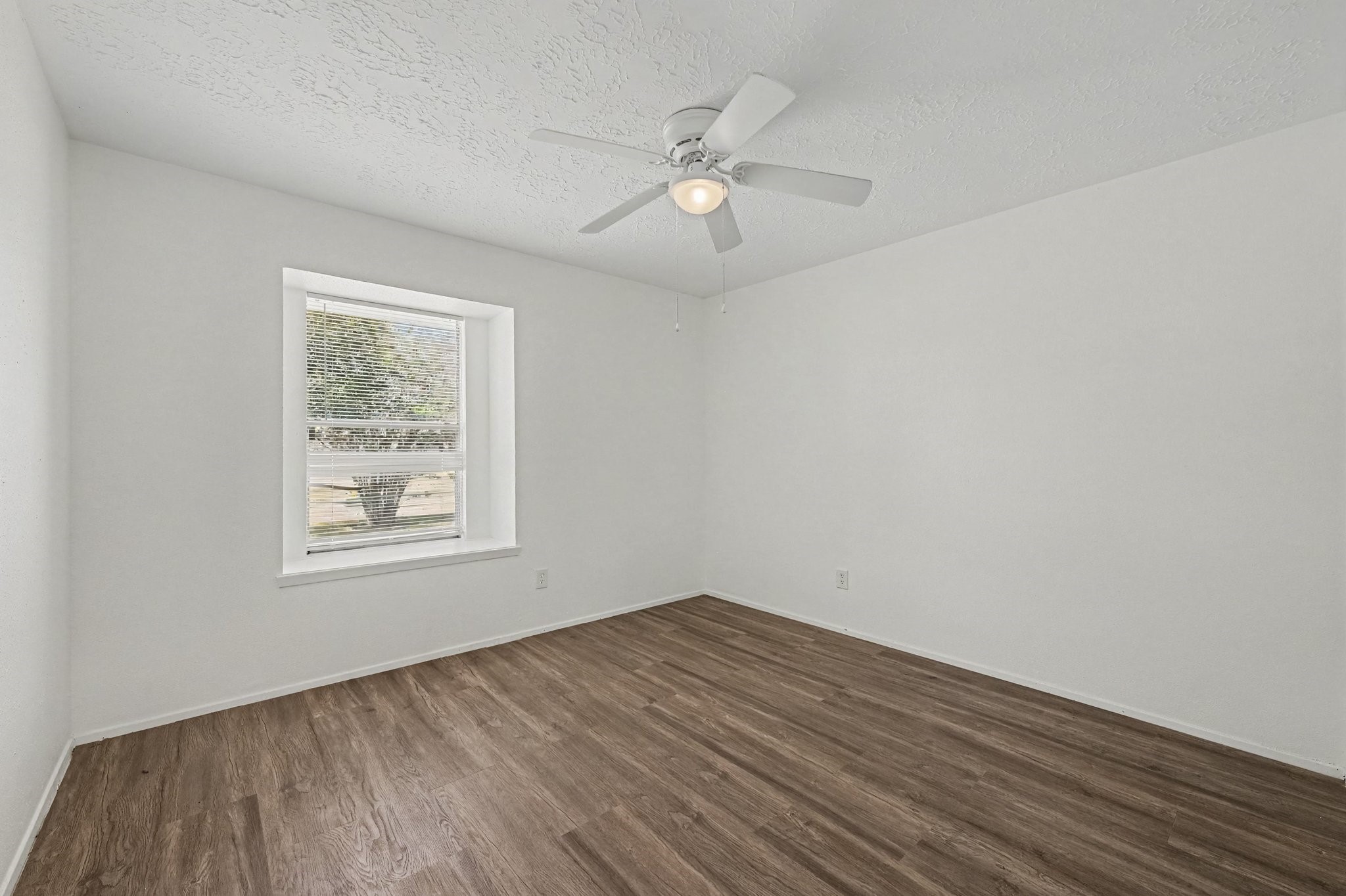 2015 Highcrest Drive Property Photo 16