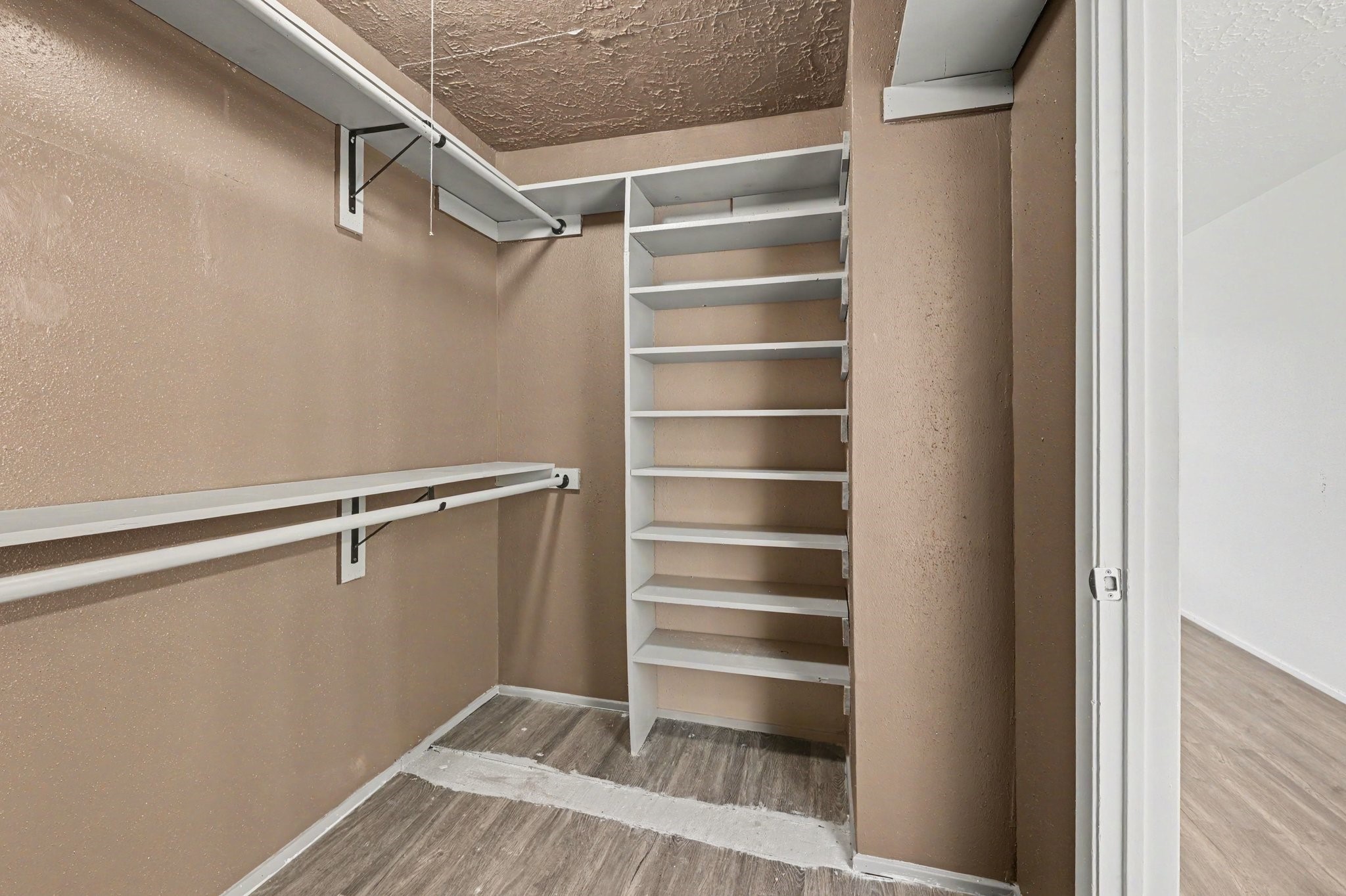 2015 Highcrest Drive Property Photo 25