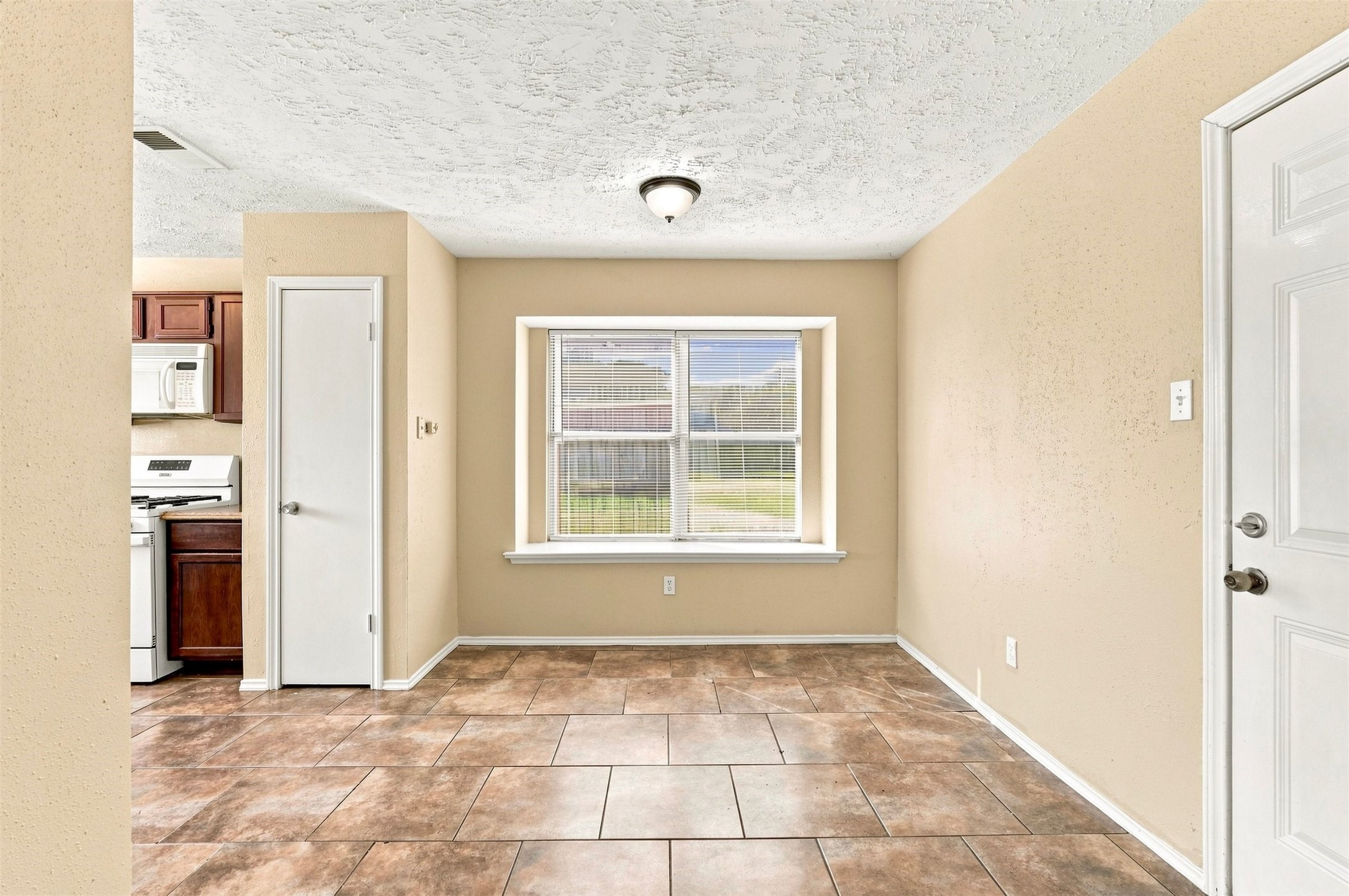 19315 Spanish Needle Drive Property Photo 10