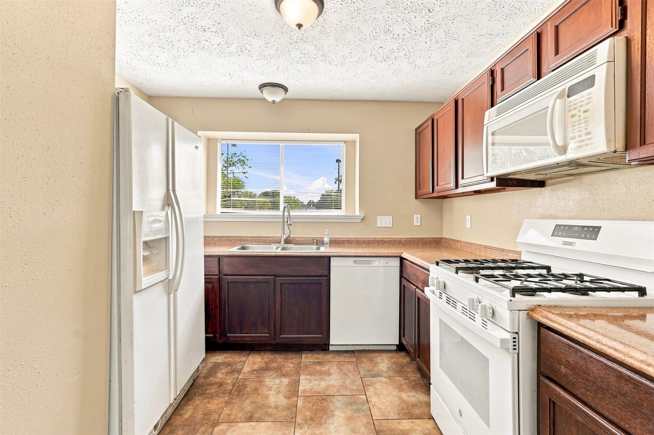 19315 Spanish Needle Drive Property Photo 13