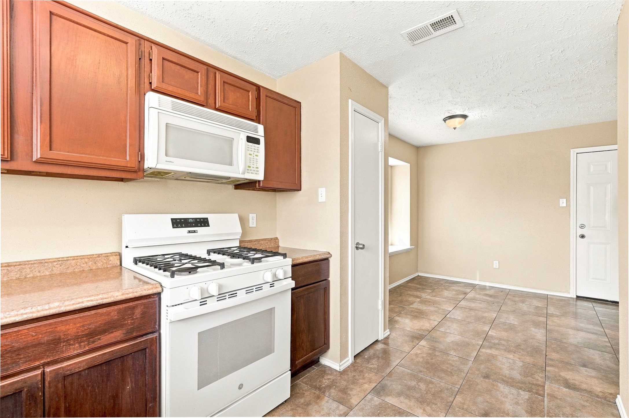 19315 Spanish Needle Drive Property Photo 14