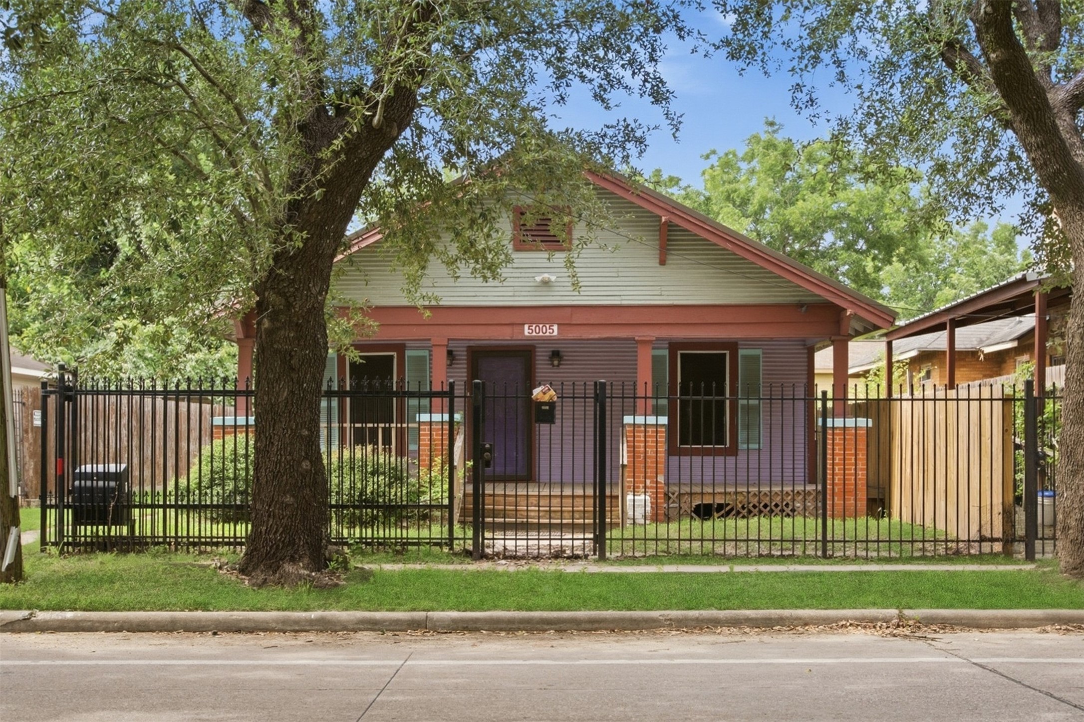 5005 Lyons Avenue Property Photo 1