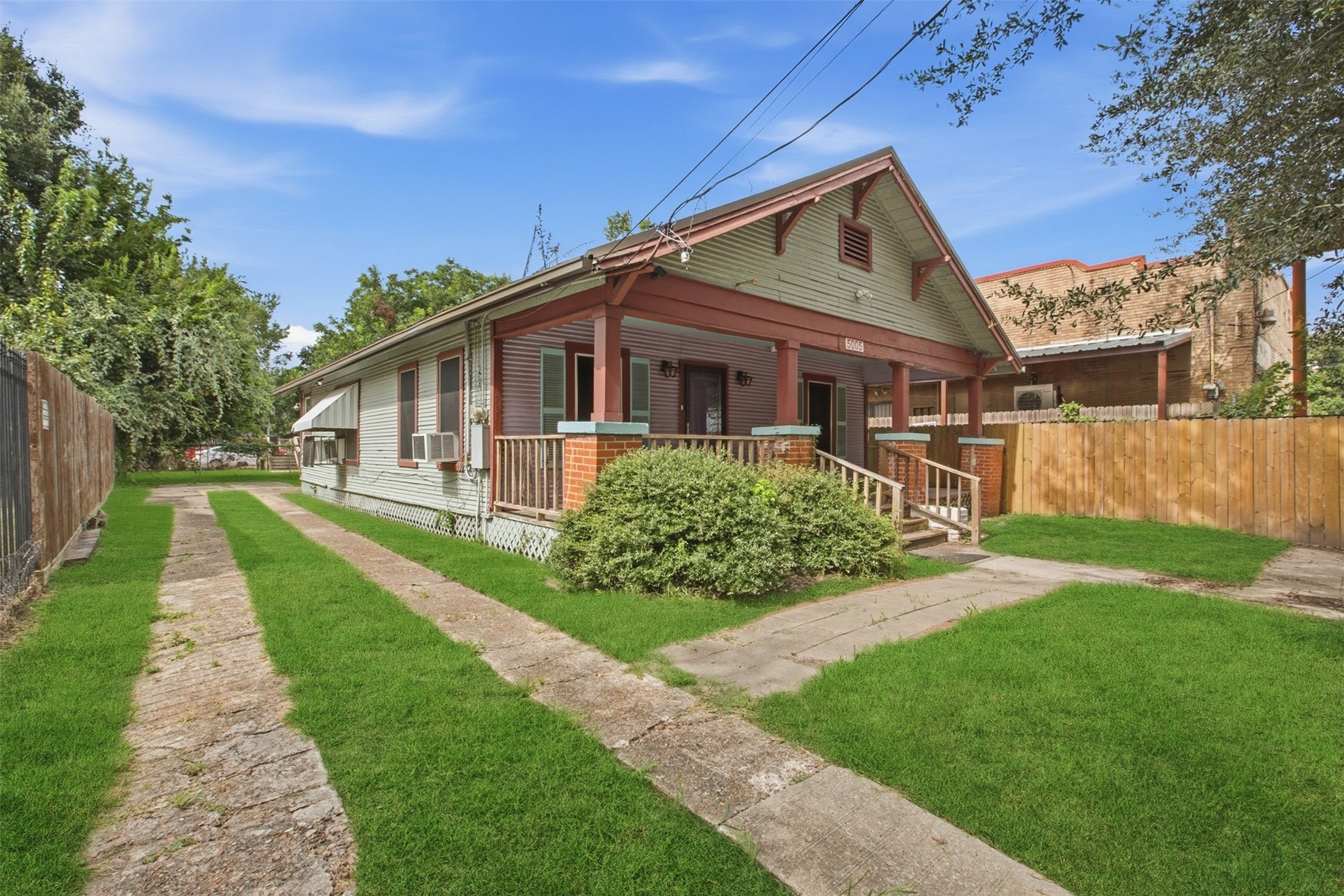 5005 Lyons Avenue Property Photo 3