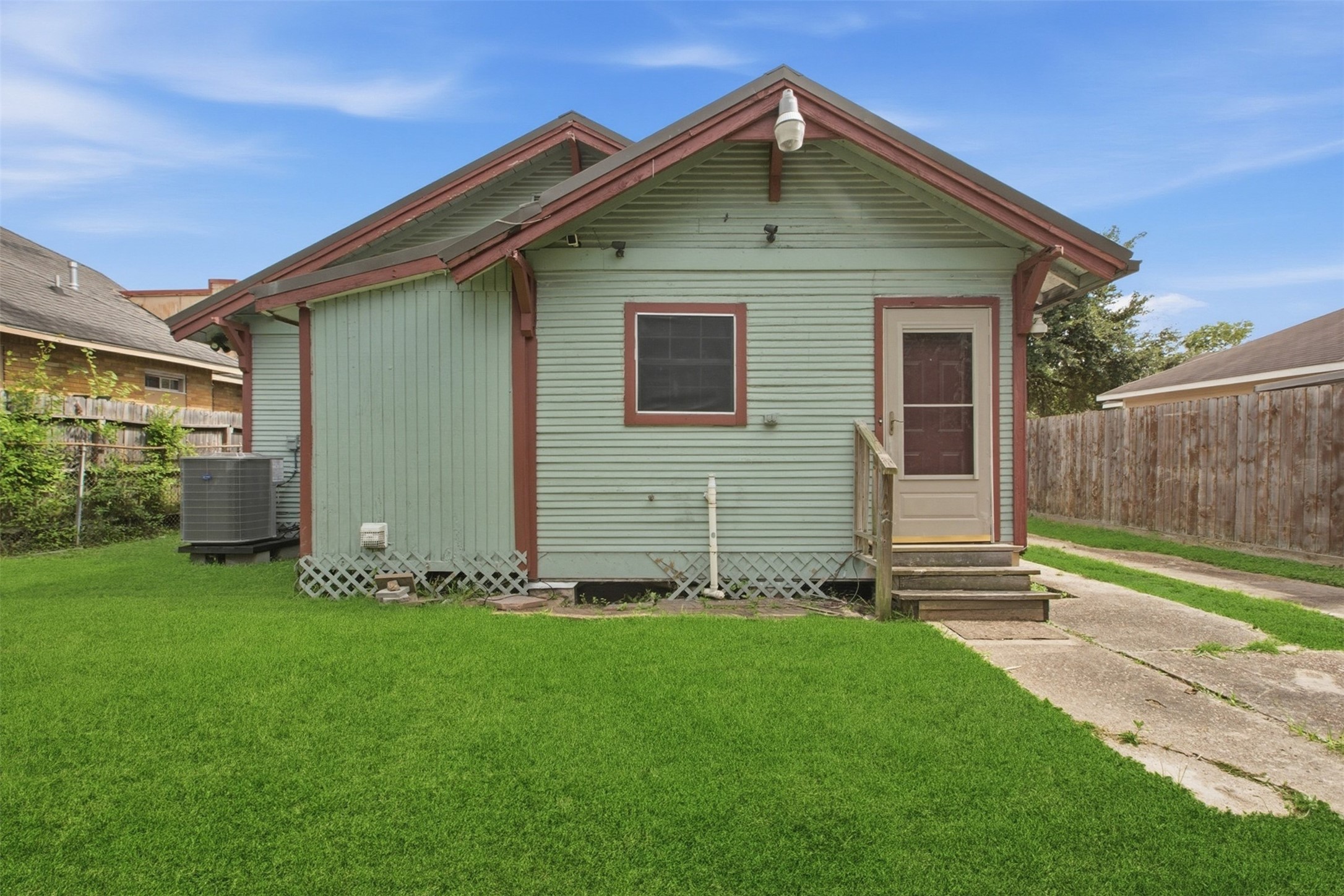 5005 Lyons Avenue Property Photo 4