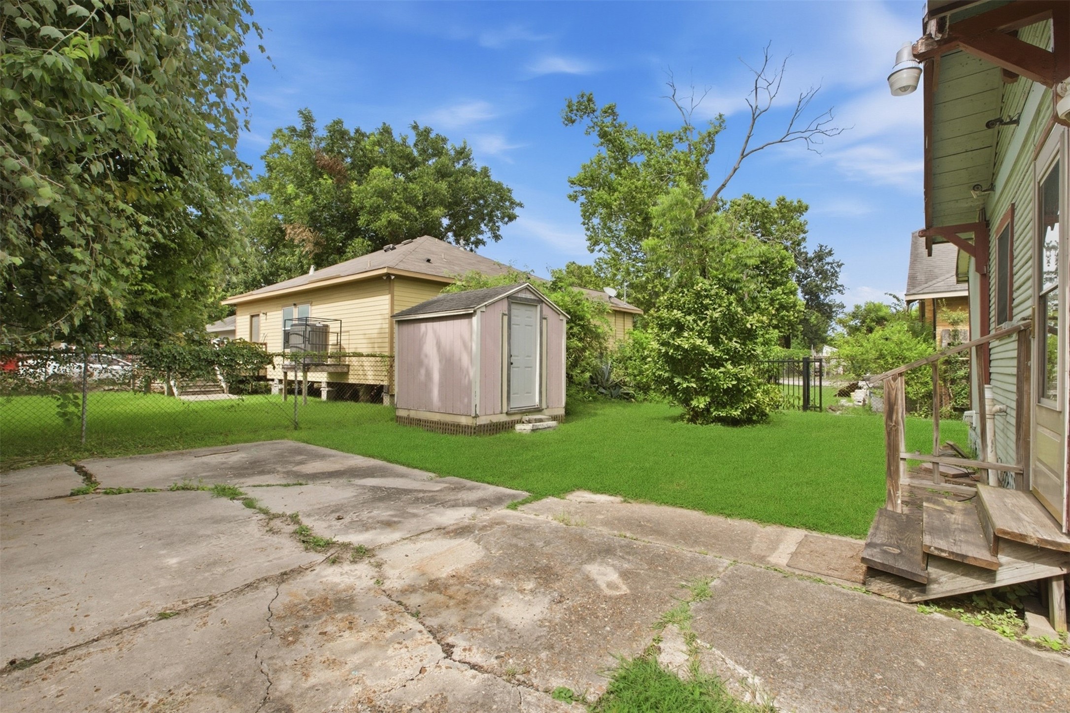 5005 Lyons Avenue Property Photo 6