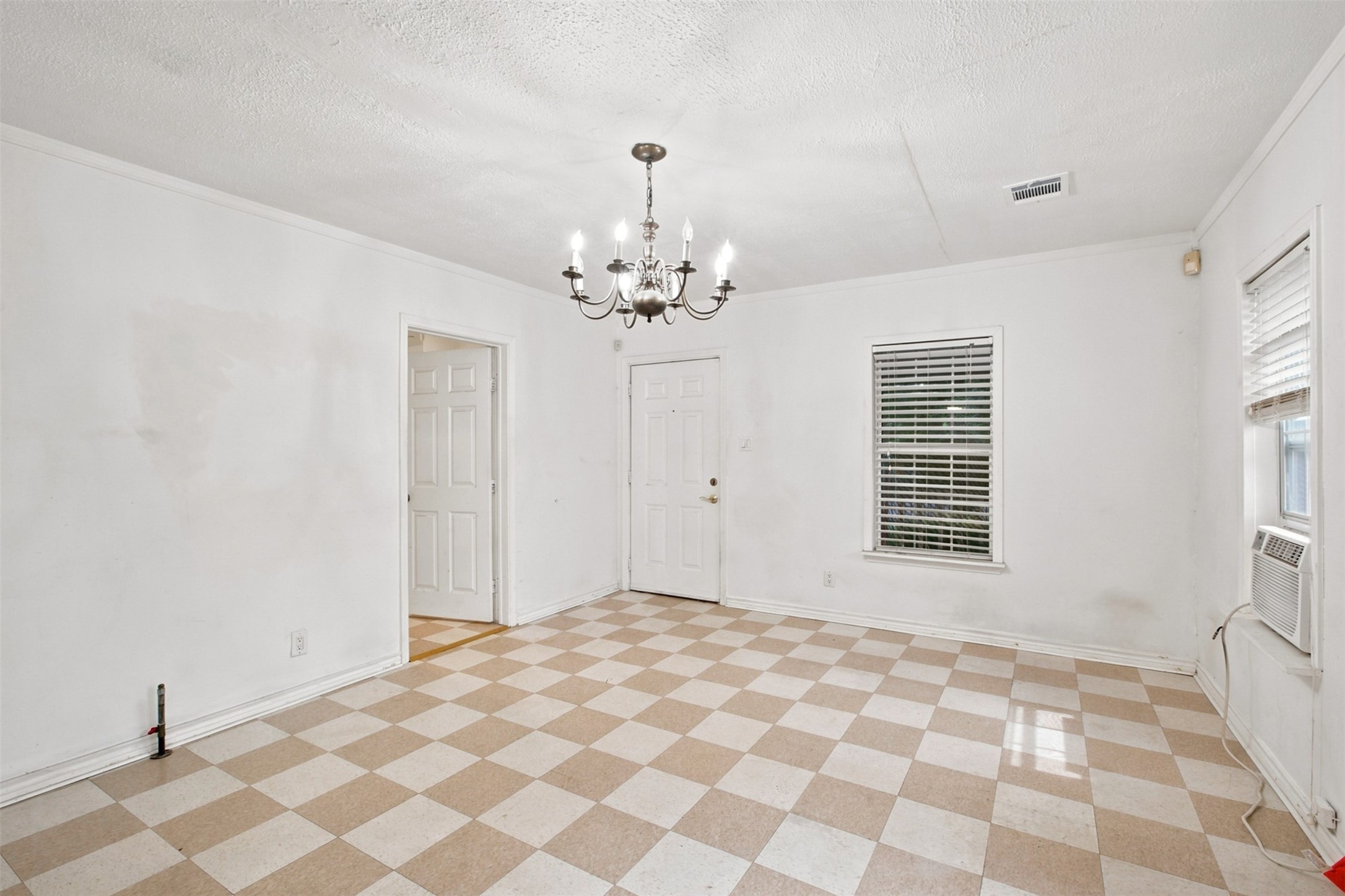 5005 Lyons Avenue Property Photo 7