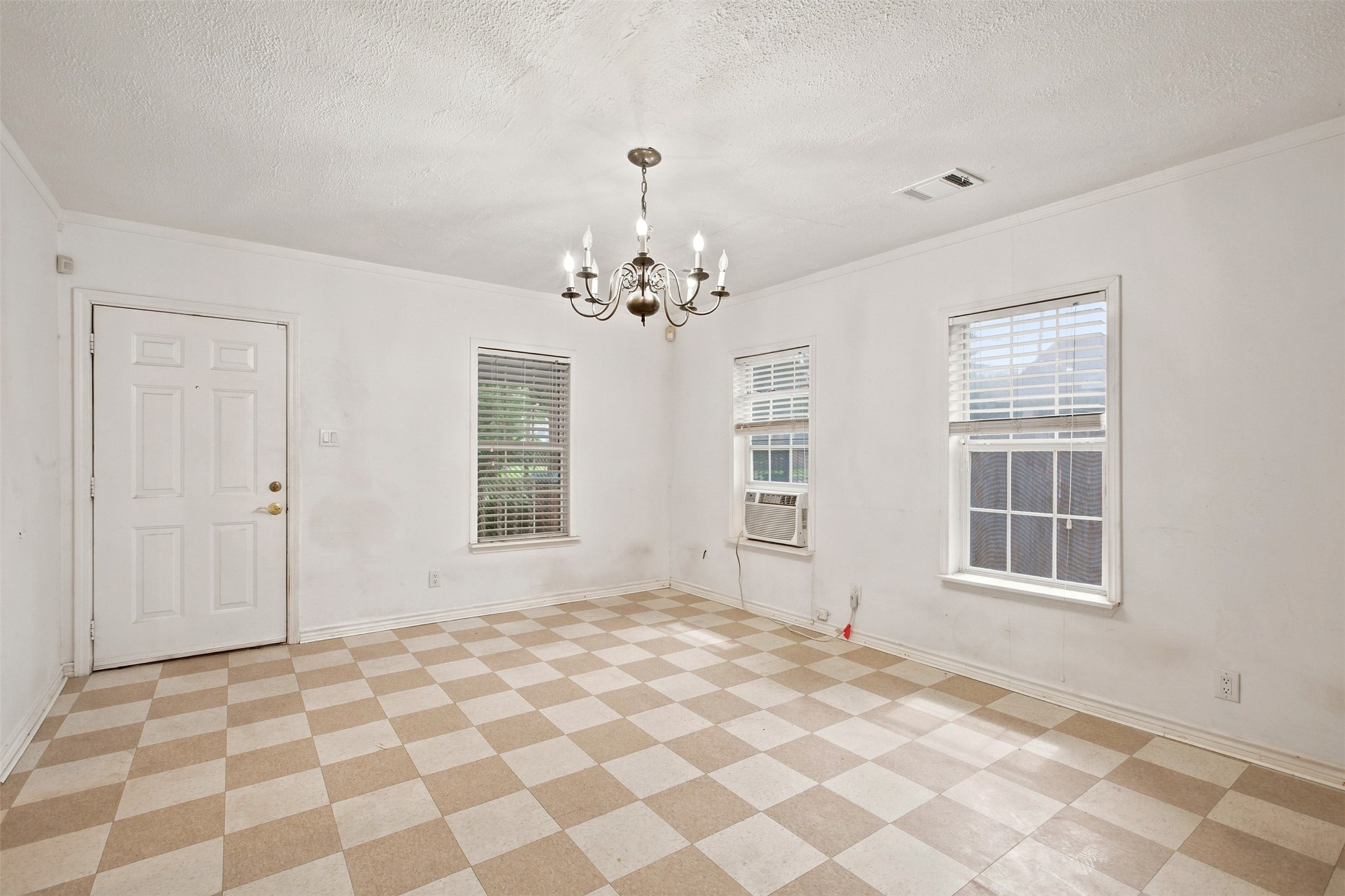 5005 Lyons Avenue Property Photo 9