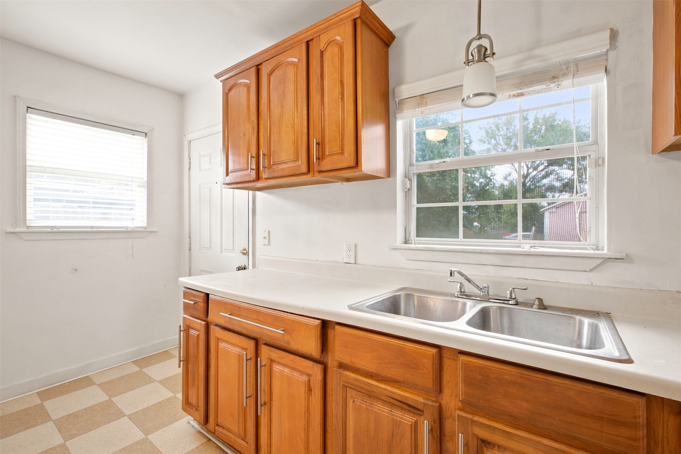 5005 Lyons Avenue Property Photo 17