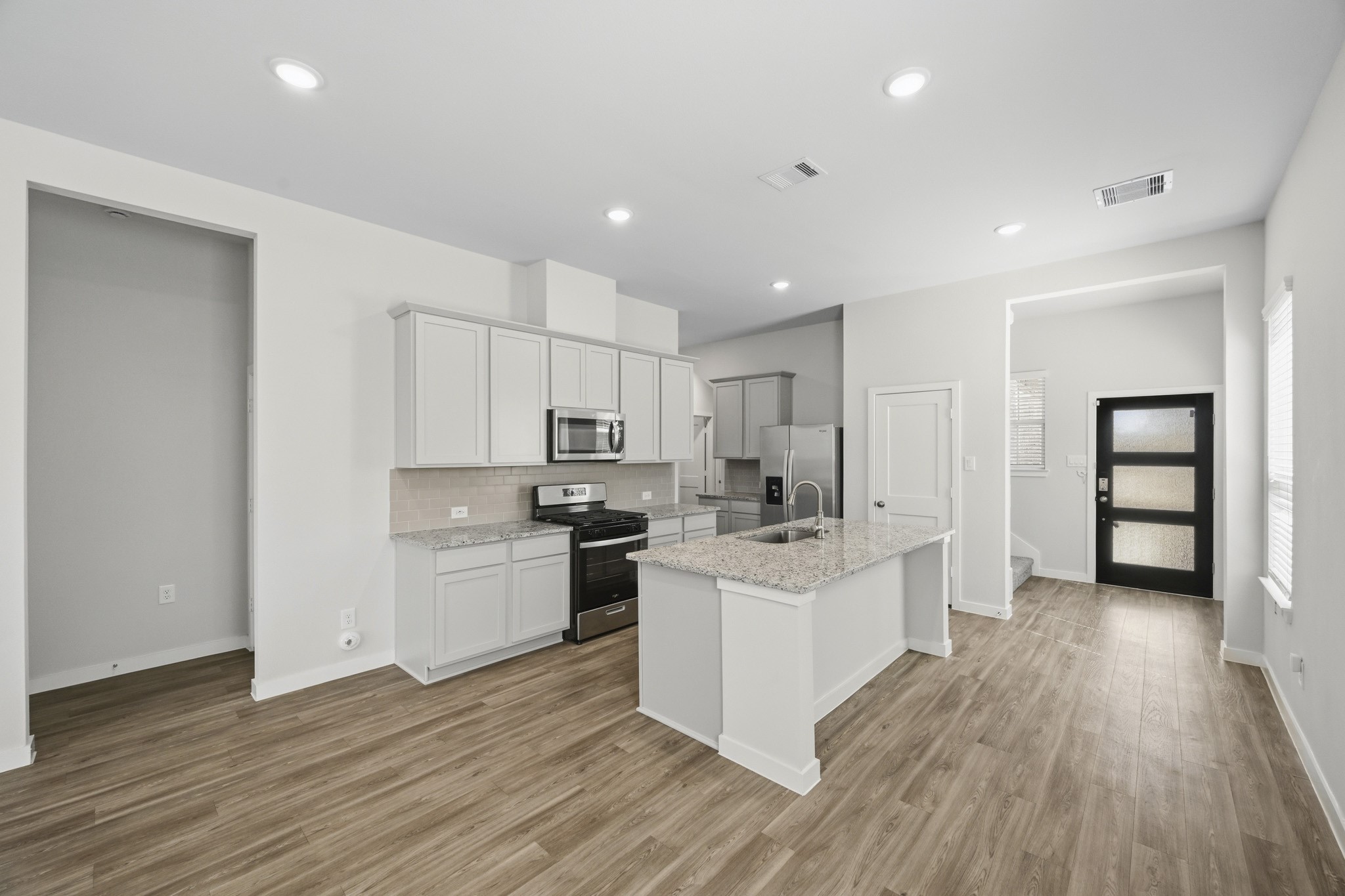 21106 Armstrong County Drive Property Photo 3