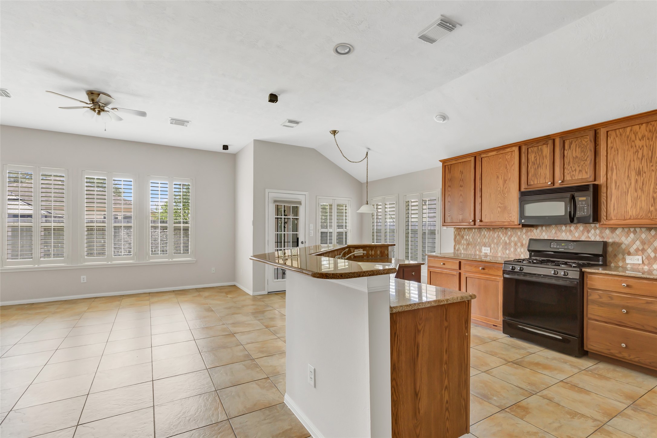 16002 Ne Sonoma Park Drive Property Photo 6