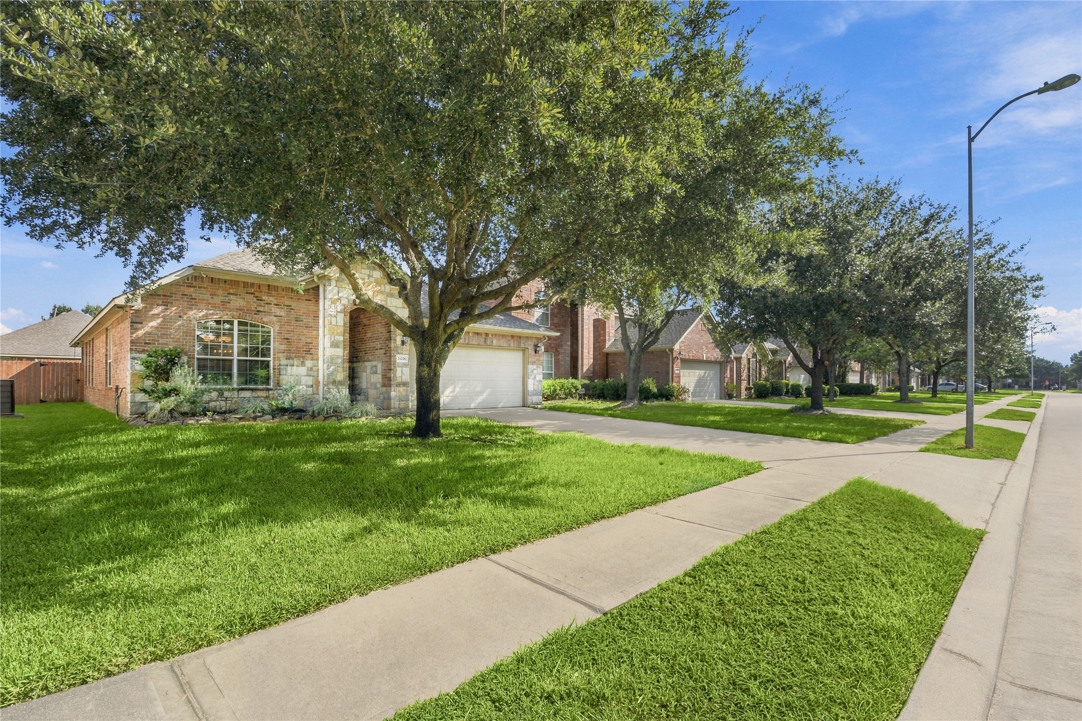 25018 Lakecrest Manor Drive Property Photo 3