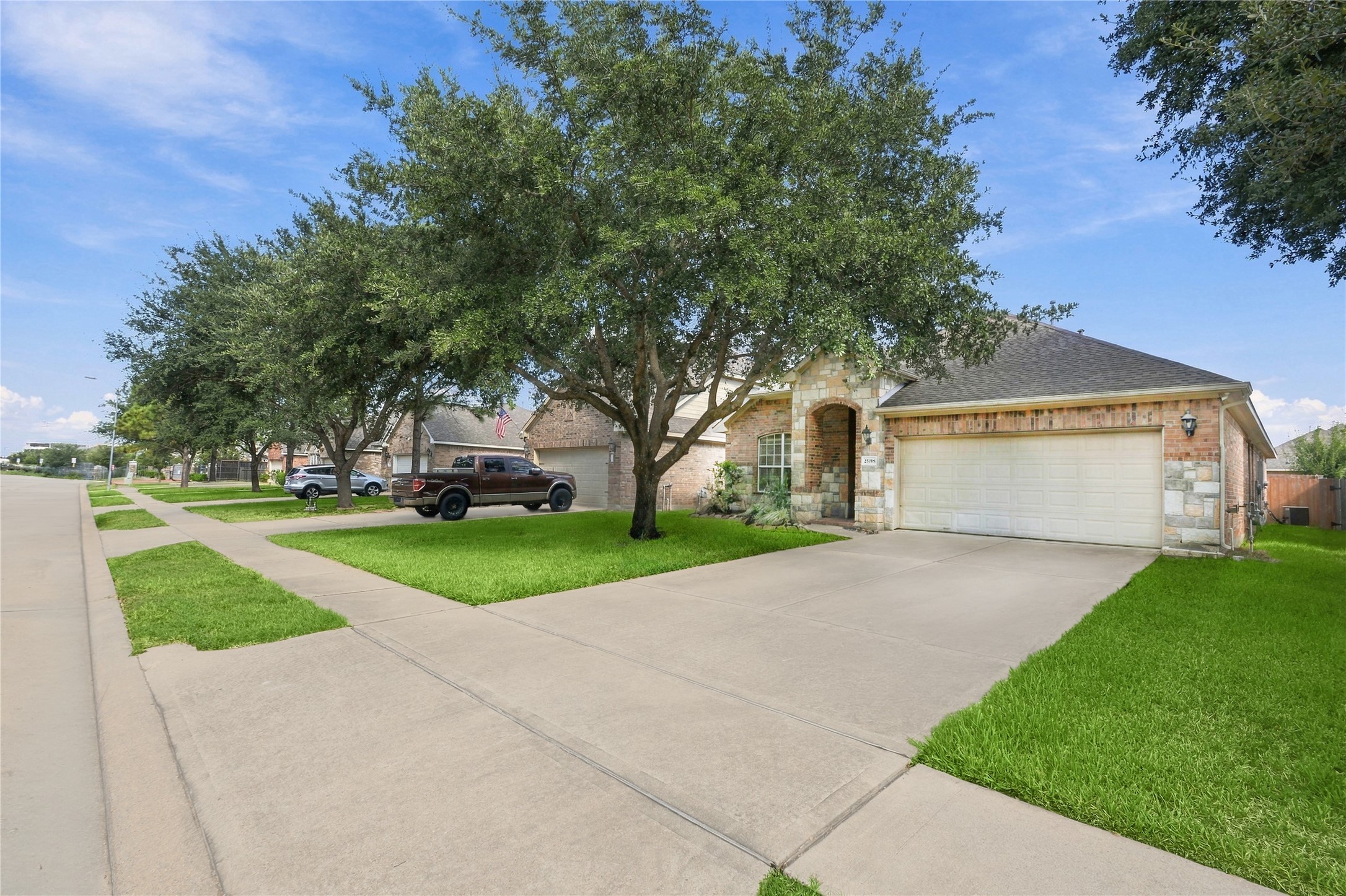 25018 Lakecrest Manor Drive Property Photo 4