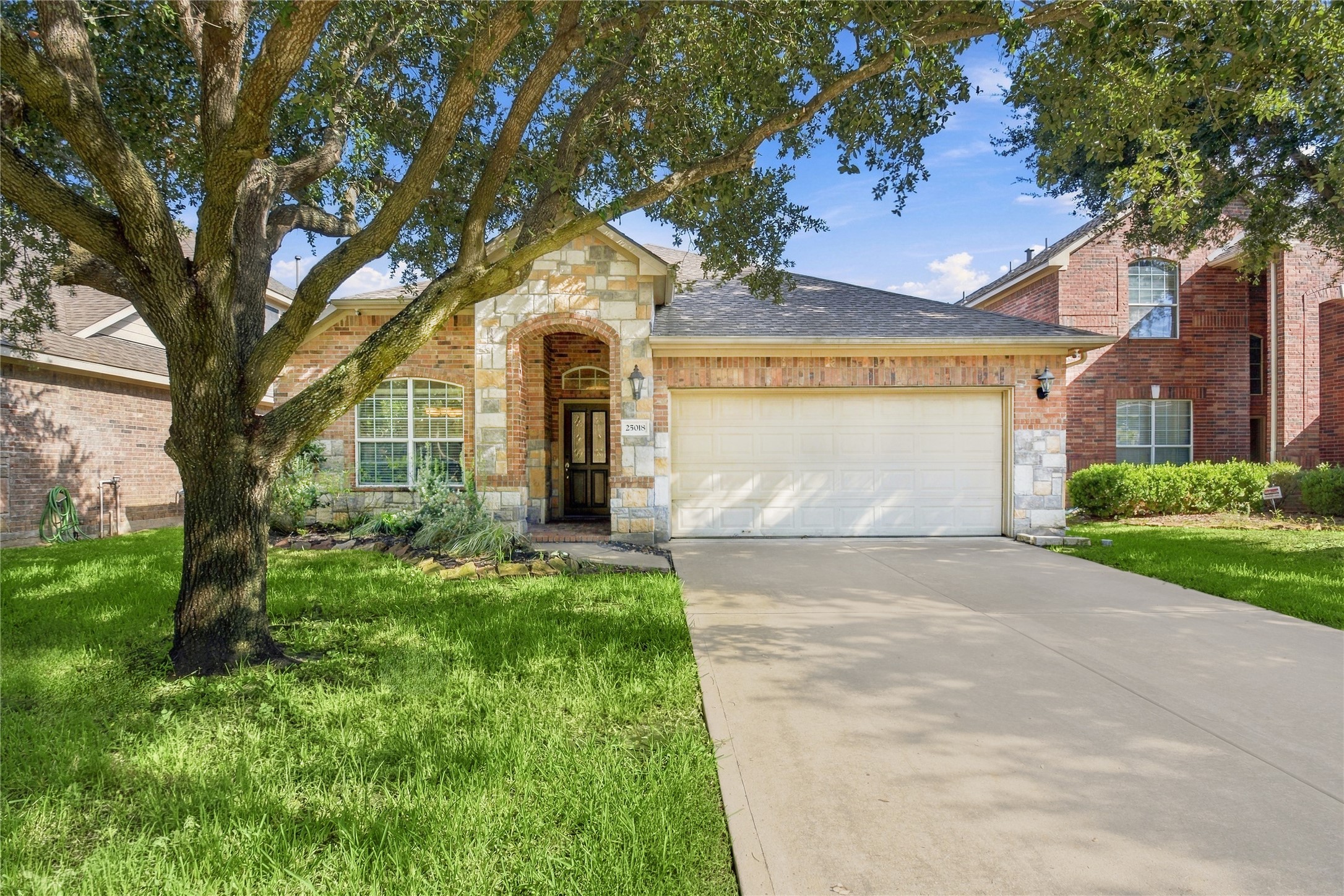25018 Lakecrest Manor Drive Property Photo 5