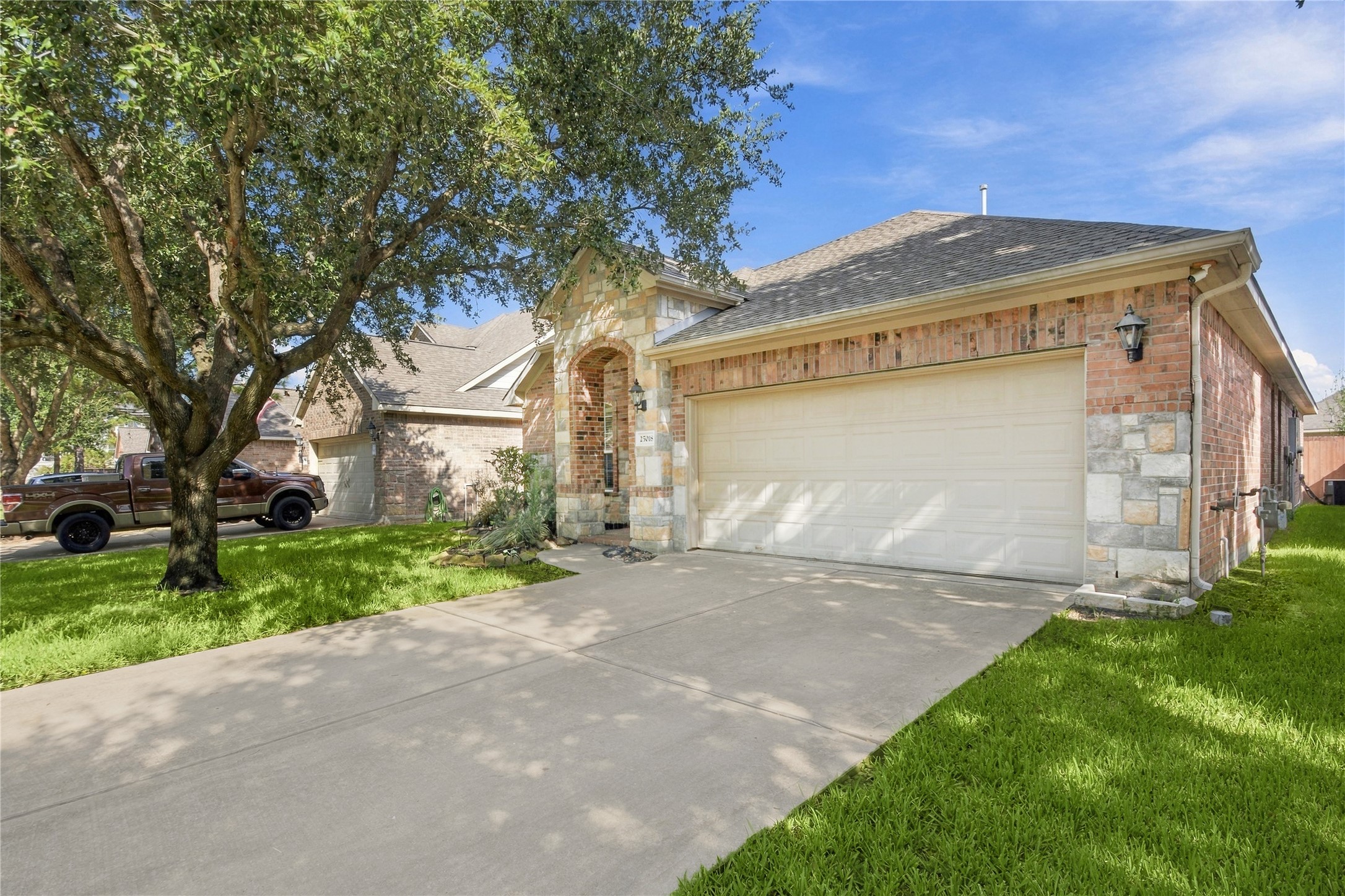 25018 Lakecrest Manor Drive Property Photo 6