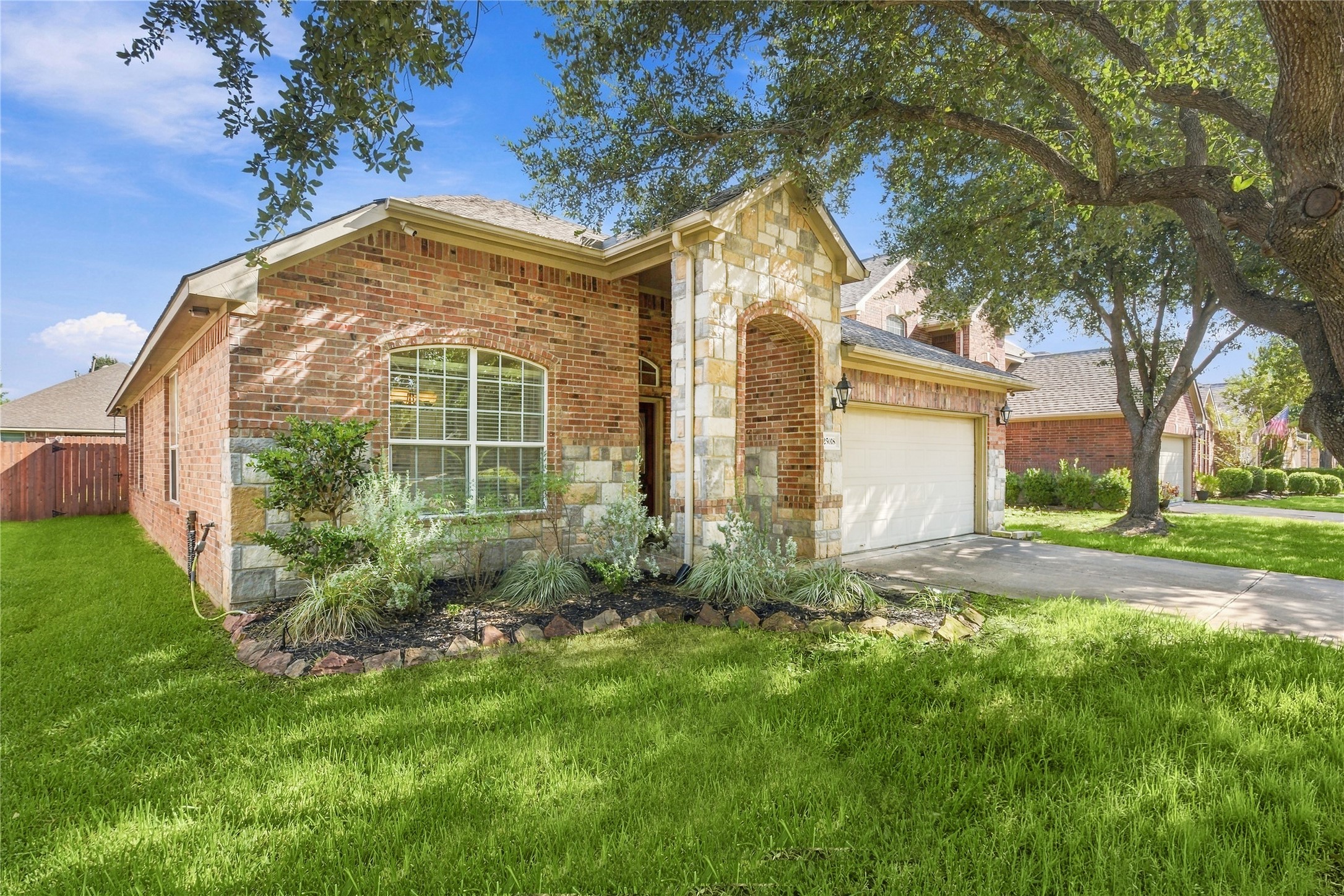 25018 Lakecrest Manor Drive Property Photo 7