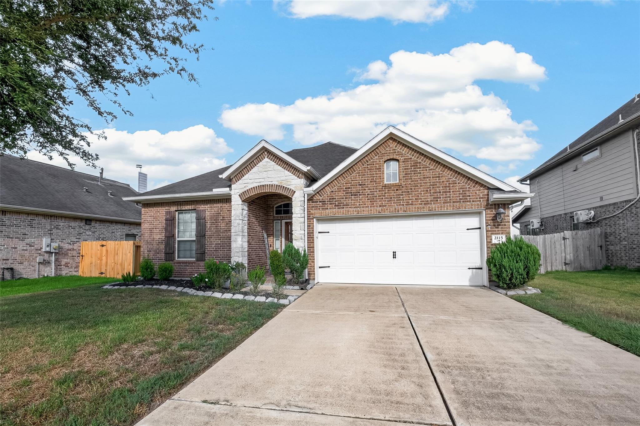 2115 Rolling Hills Drive Property Photo 3