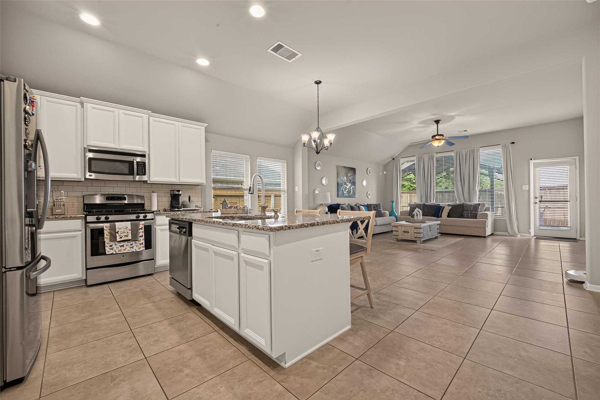 2115 Rolling Hills Drive Property Photo 15