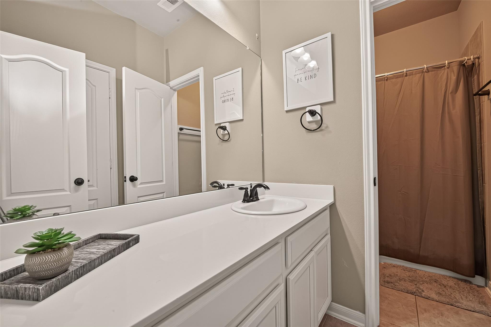2115 Rolling Hills Drive Property Photo 22