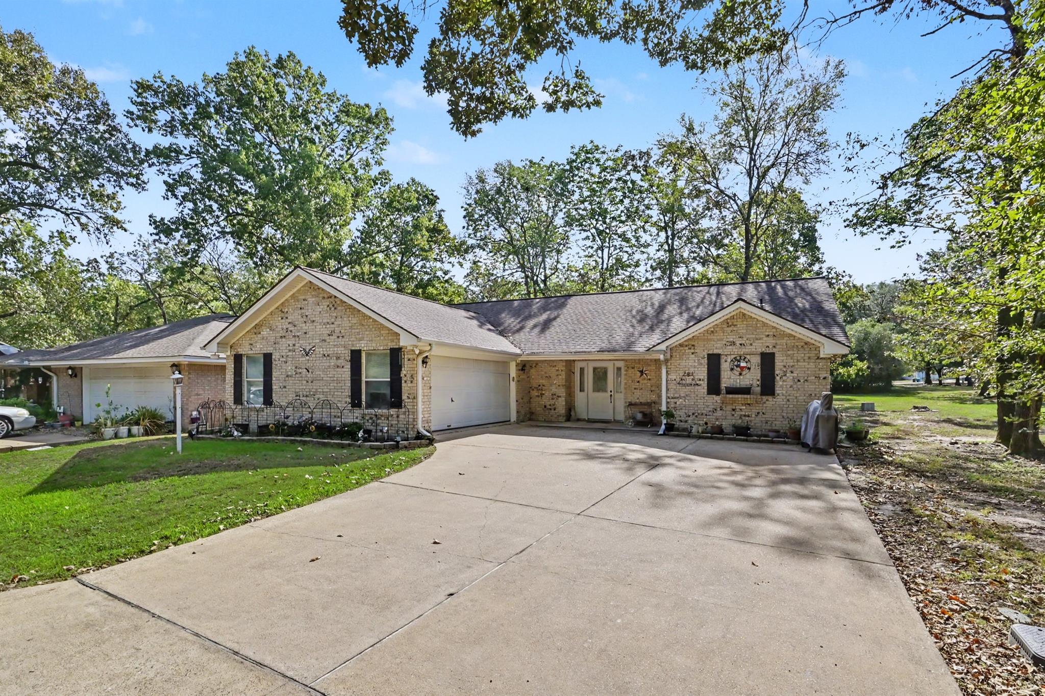 281 Broadmoor Drive, Trinity Tx 75862 Property Photo 1