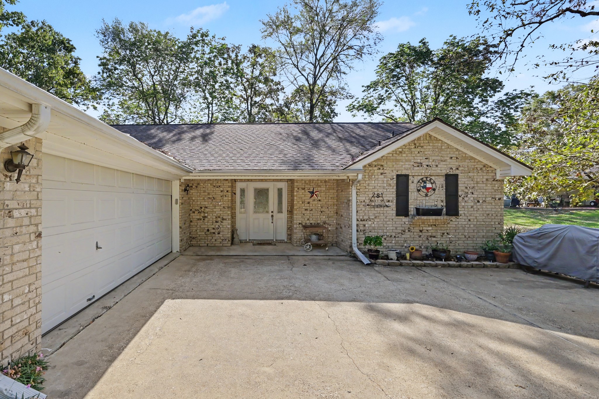 281 Broadmoor Drive Property Photo 3