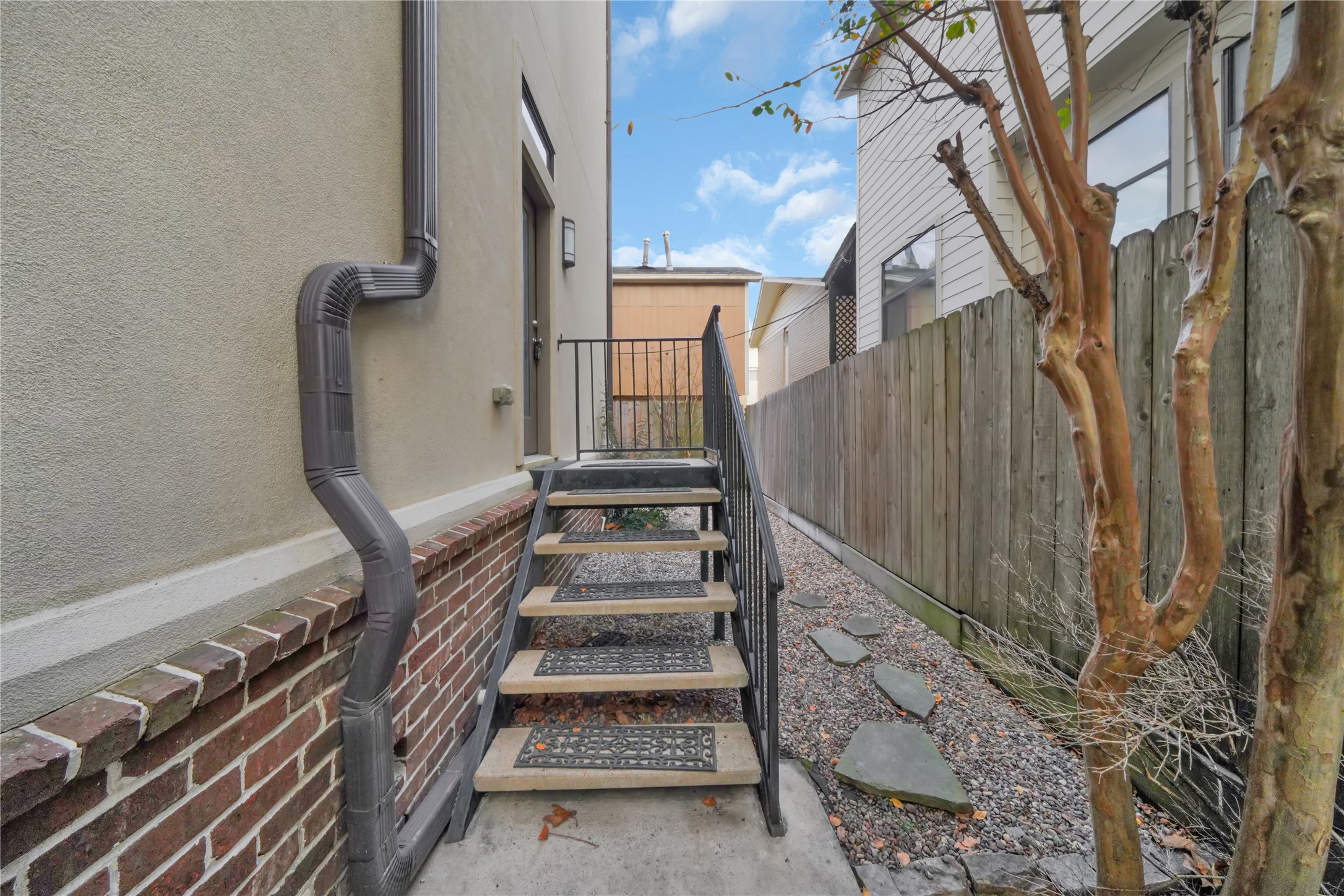 2609 Riverside Drive C Property Photo 5
