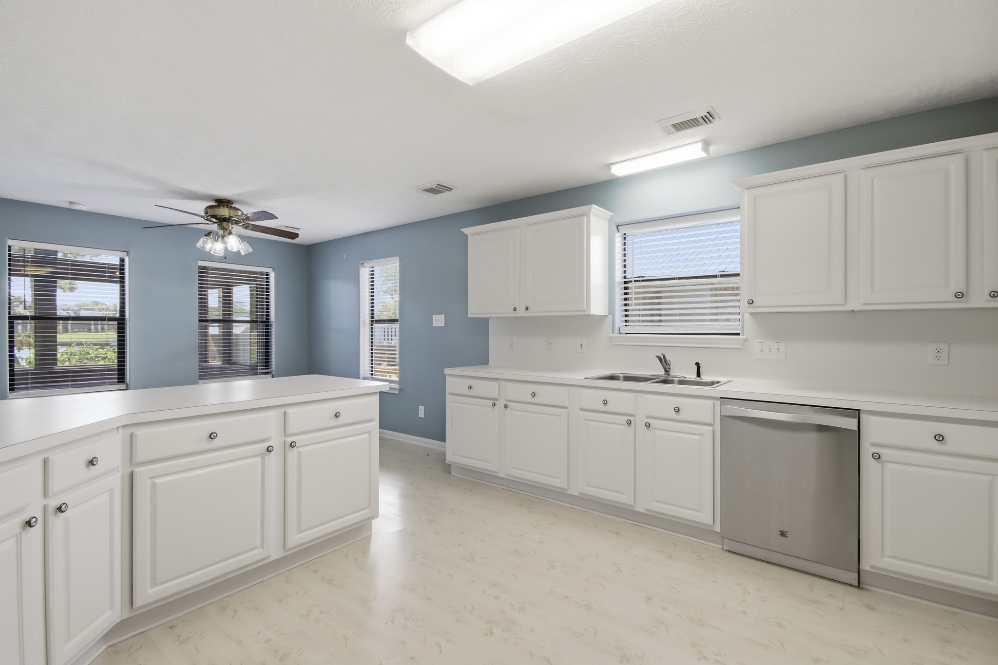 199 Lake Drive Property Photo 14
