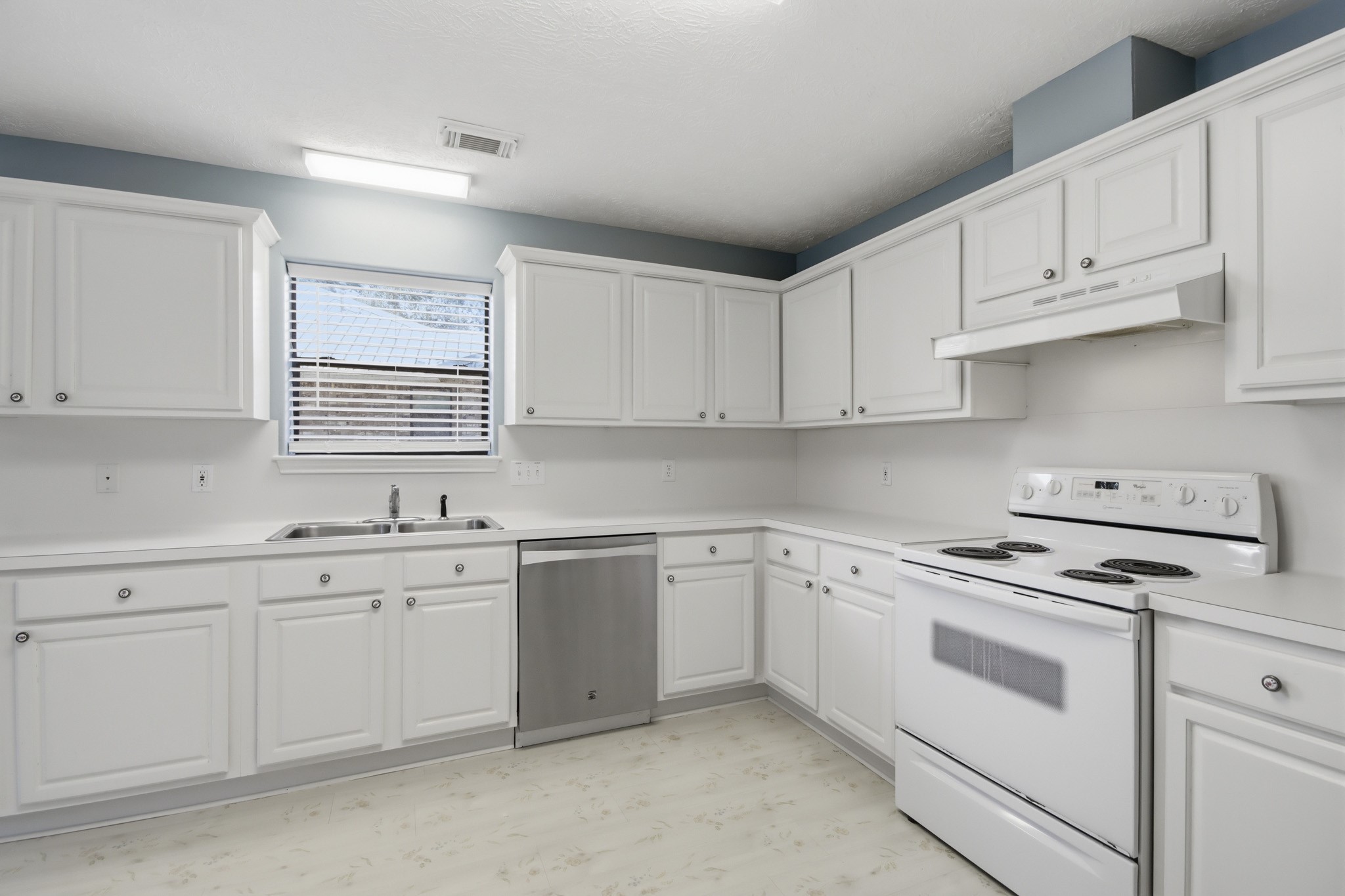 199 Lake Drive Property Photo 15