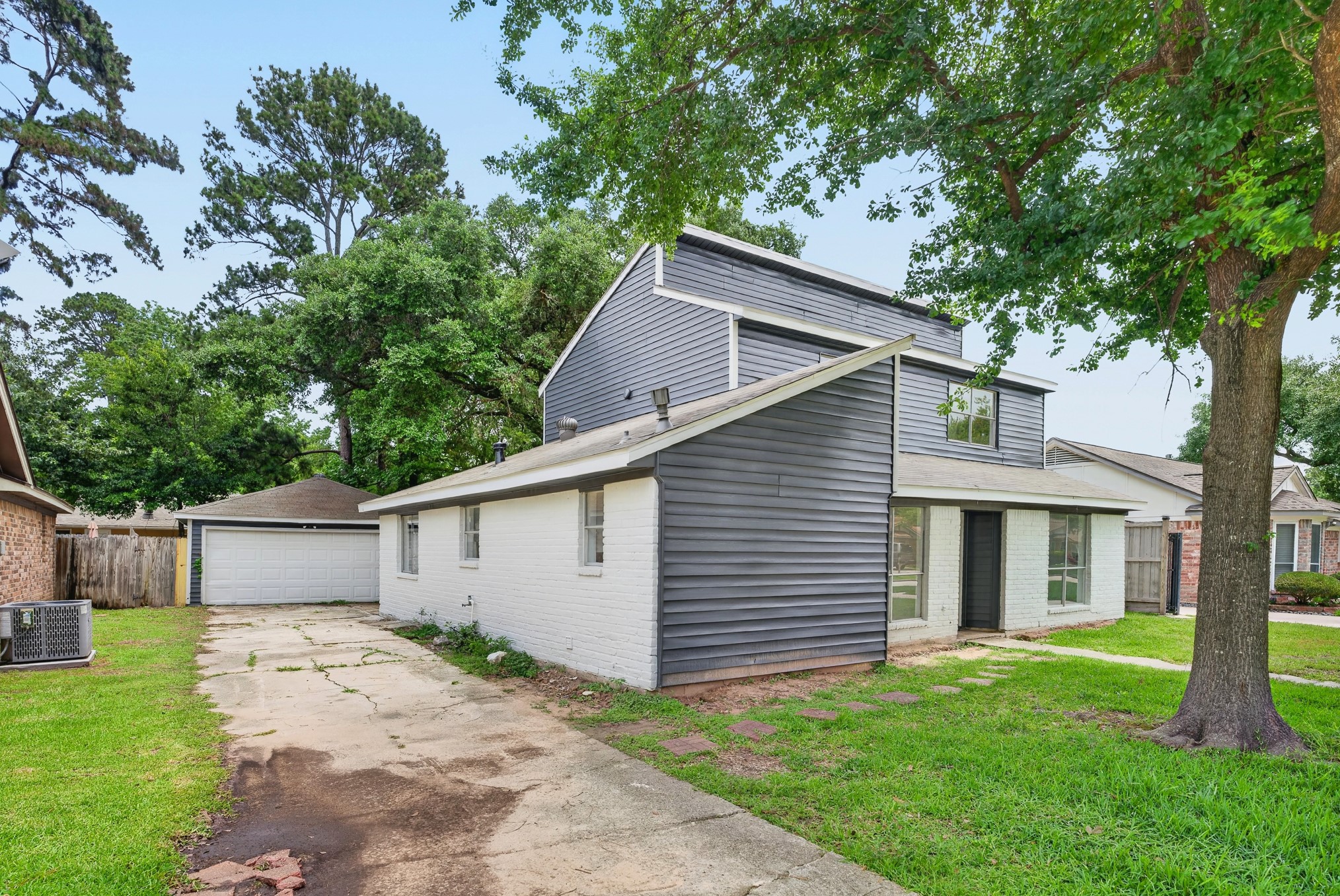 24106 Spring Mill Lane Property Photo 3