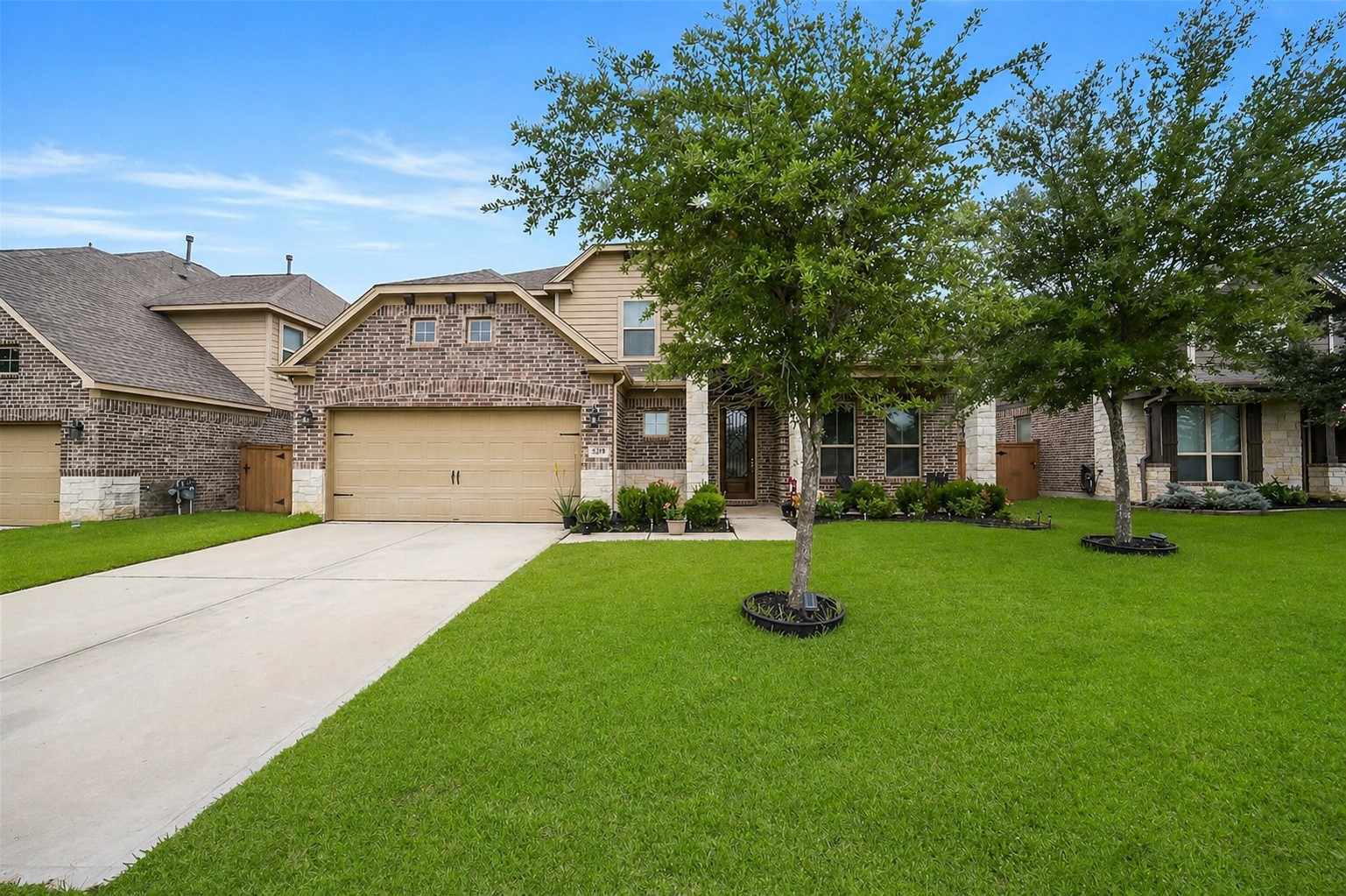 5319 Lauren Manor Drive Property Photo 1