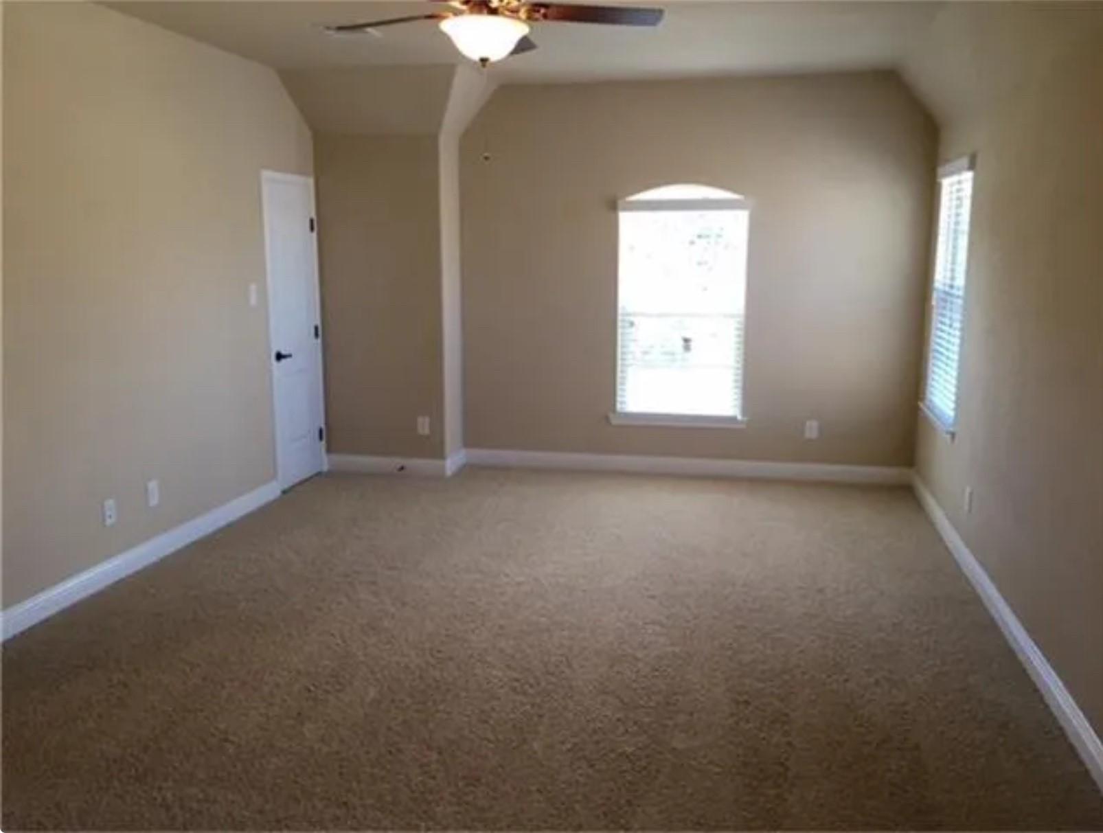 2 Caprice Bend Place Property Photo 12