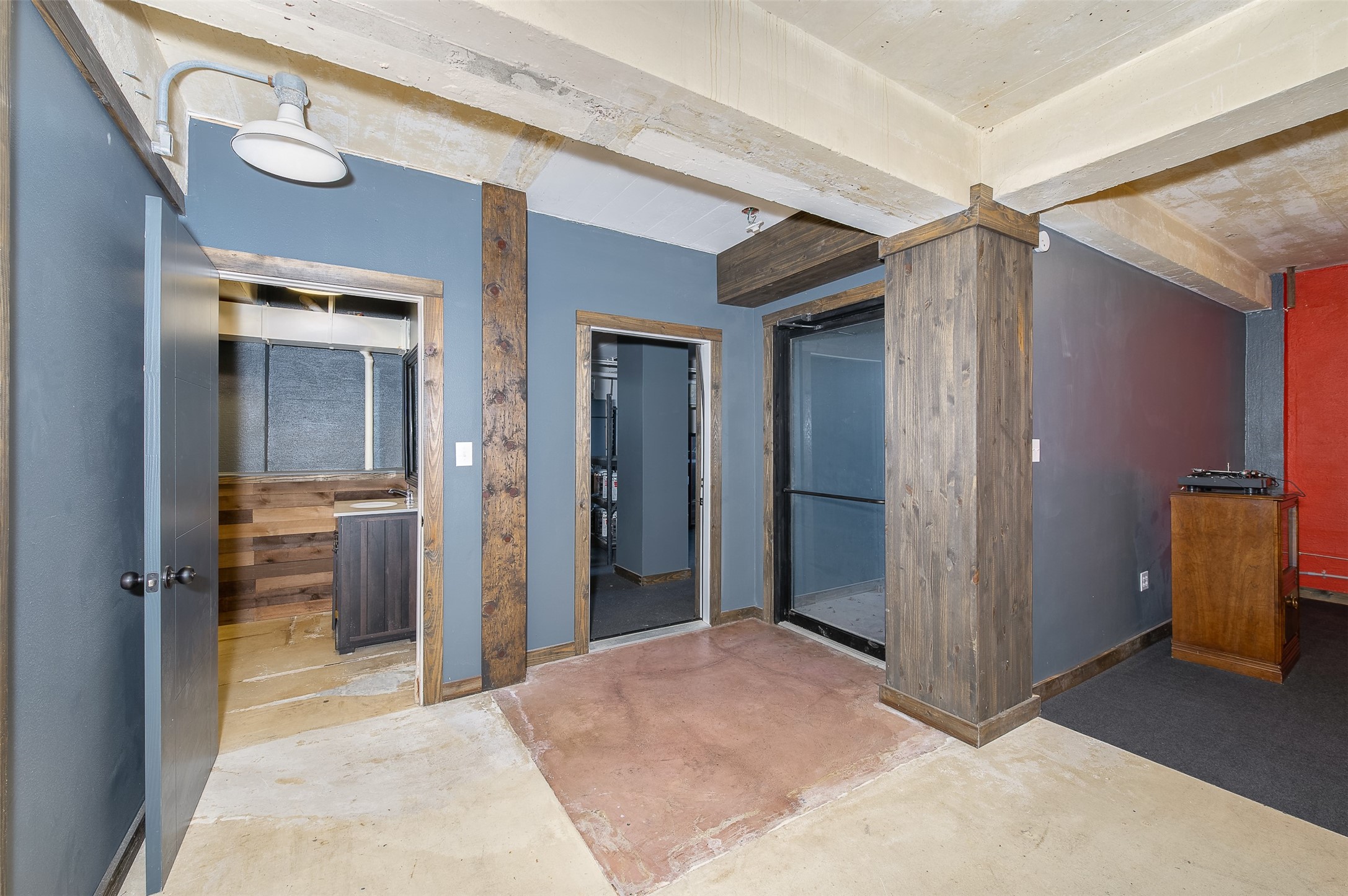 102 W Fox Street Property Photo 32