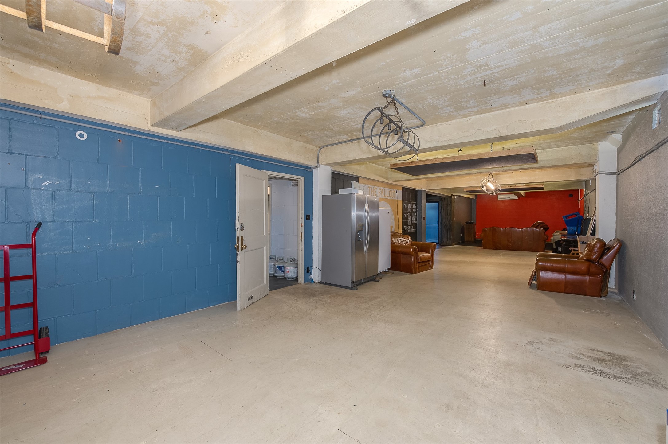 102 W Fox Street Property Photo 33