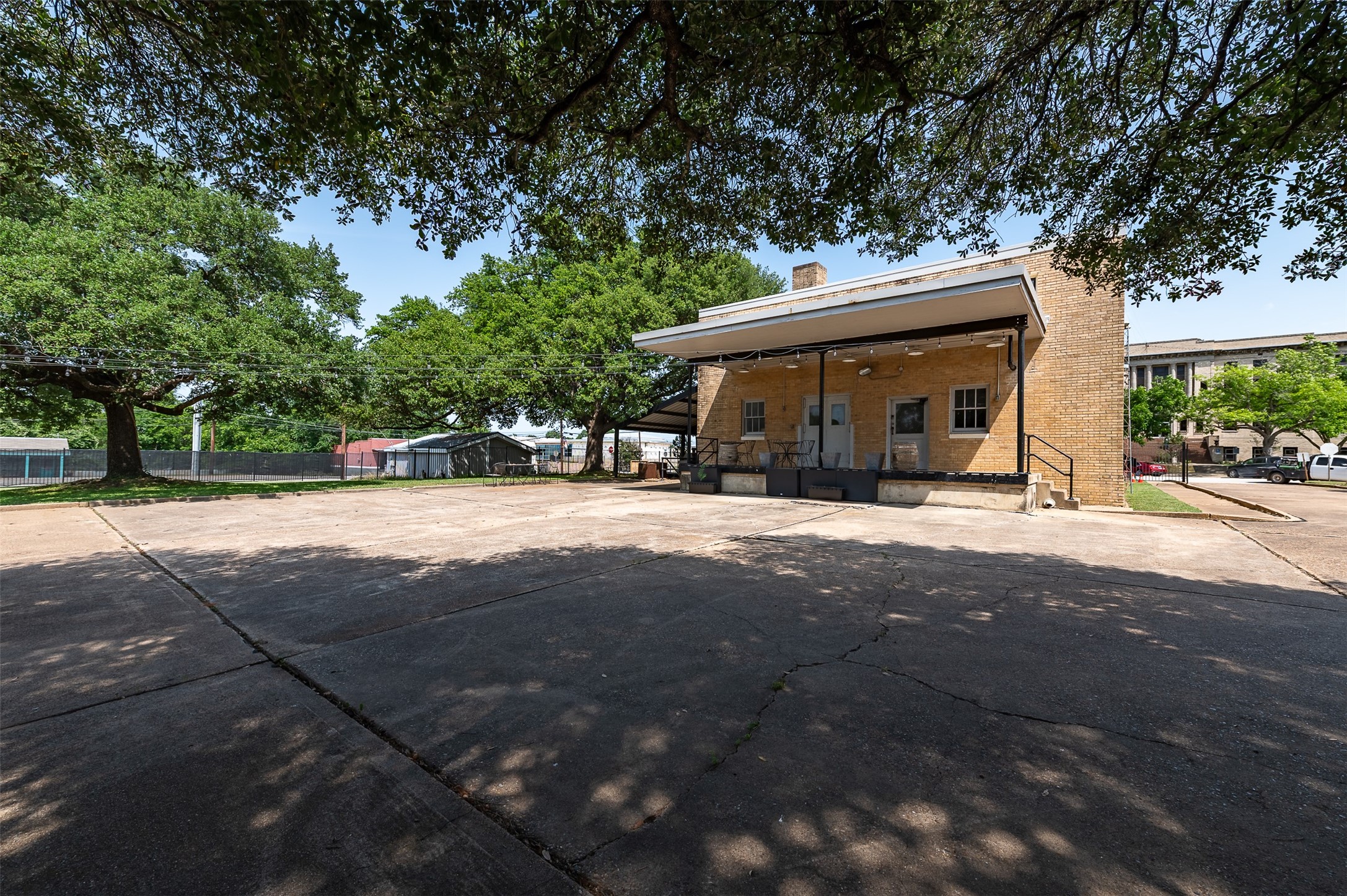 102 W Fox Street Property Photo 34