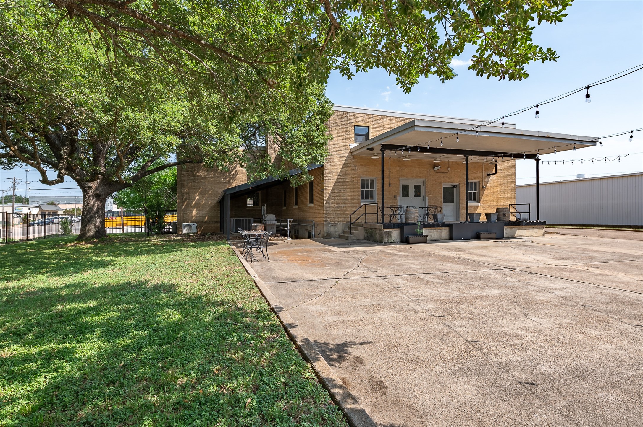 102 W Fox Street Property Photo 35