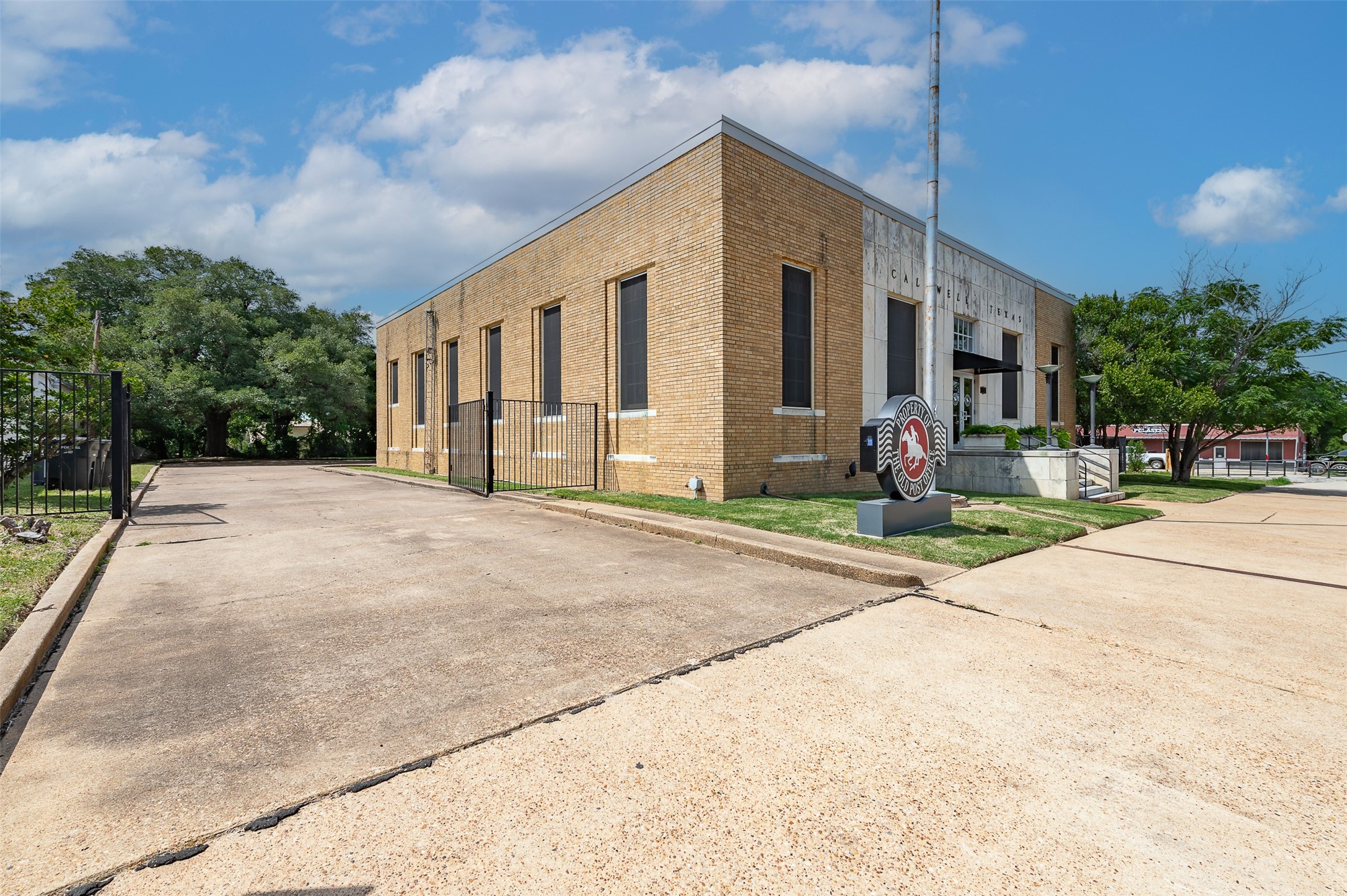 102 W Fox Street Property Photo 41