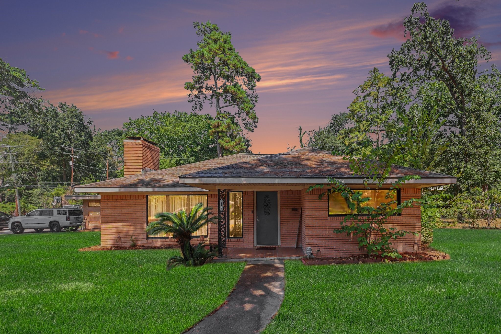 110 S Woodsway Street W Property Photo 1