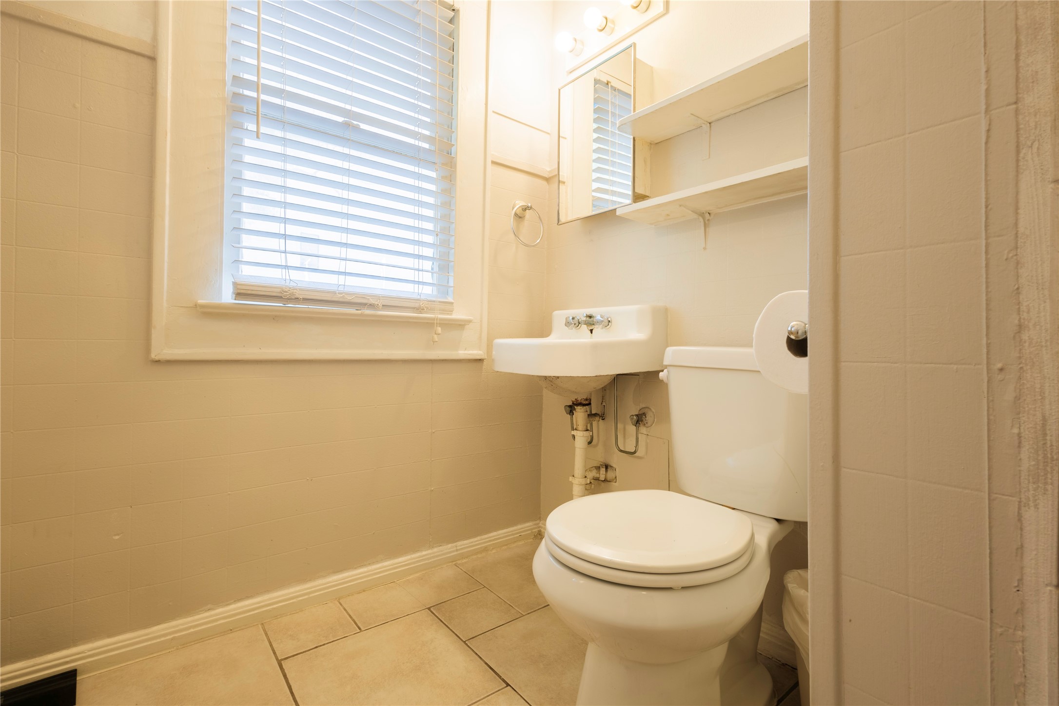 2509 Whitney Street B Property Photo 9