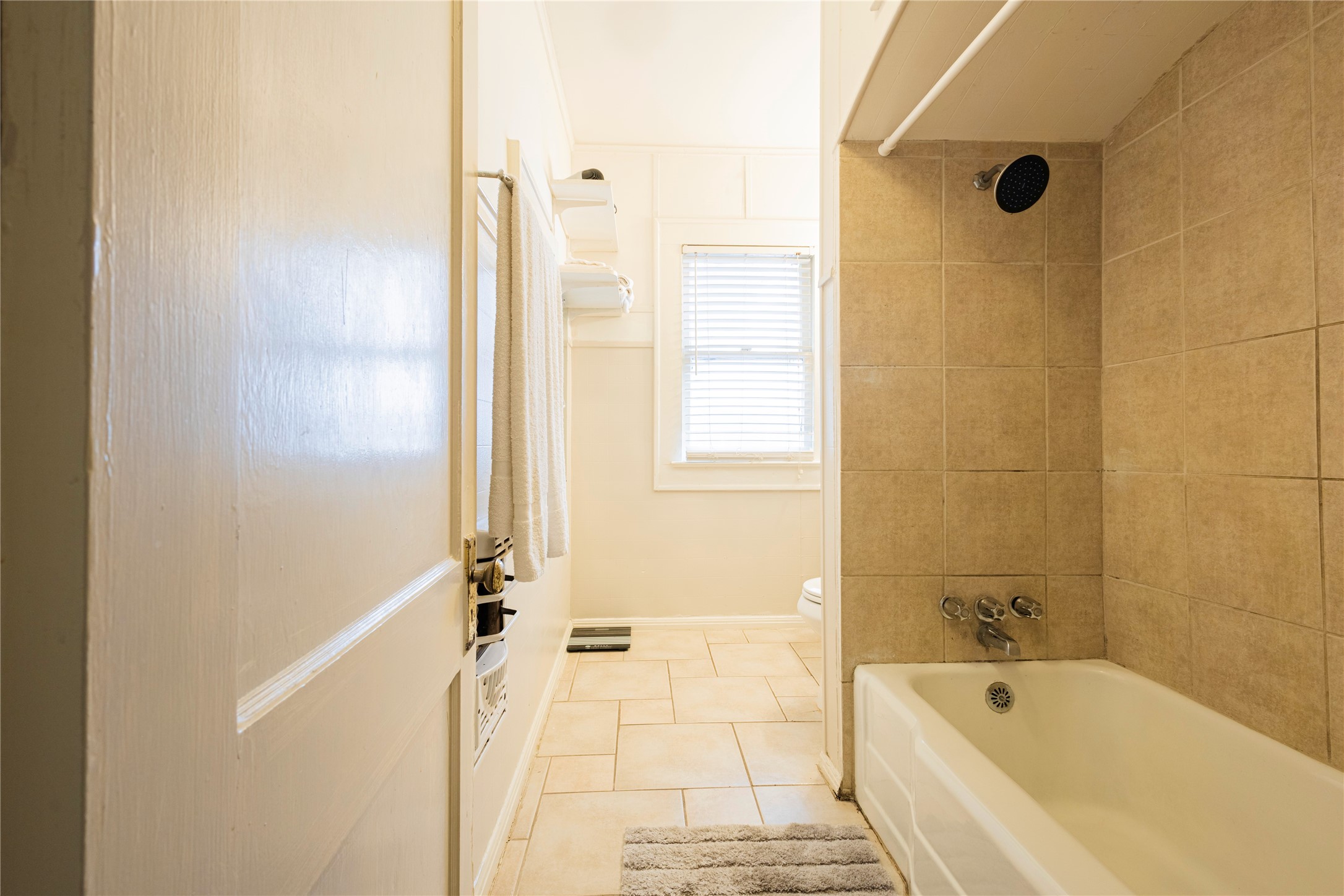 2509 Whitney Street B Property Photo 11