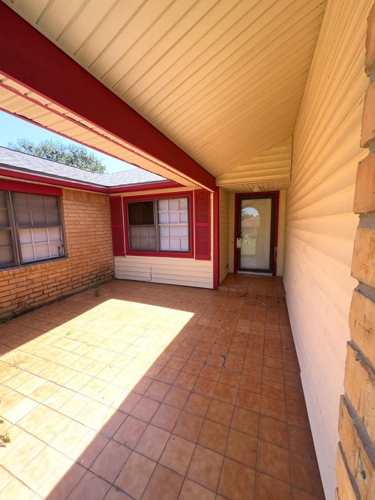 14834 Keelby Drive Property Photo 2
