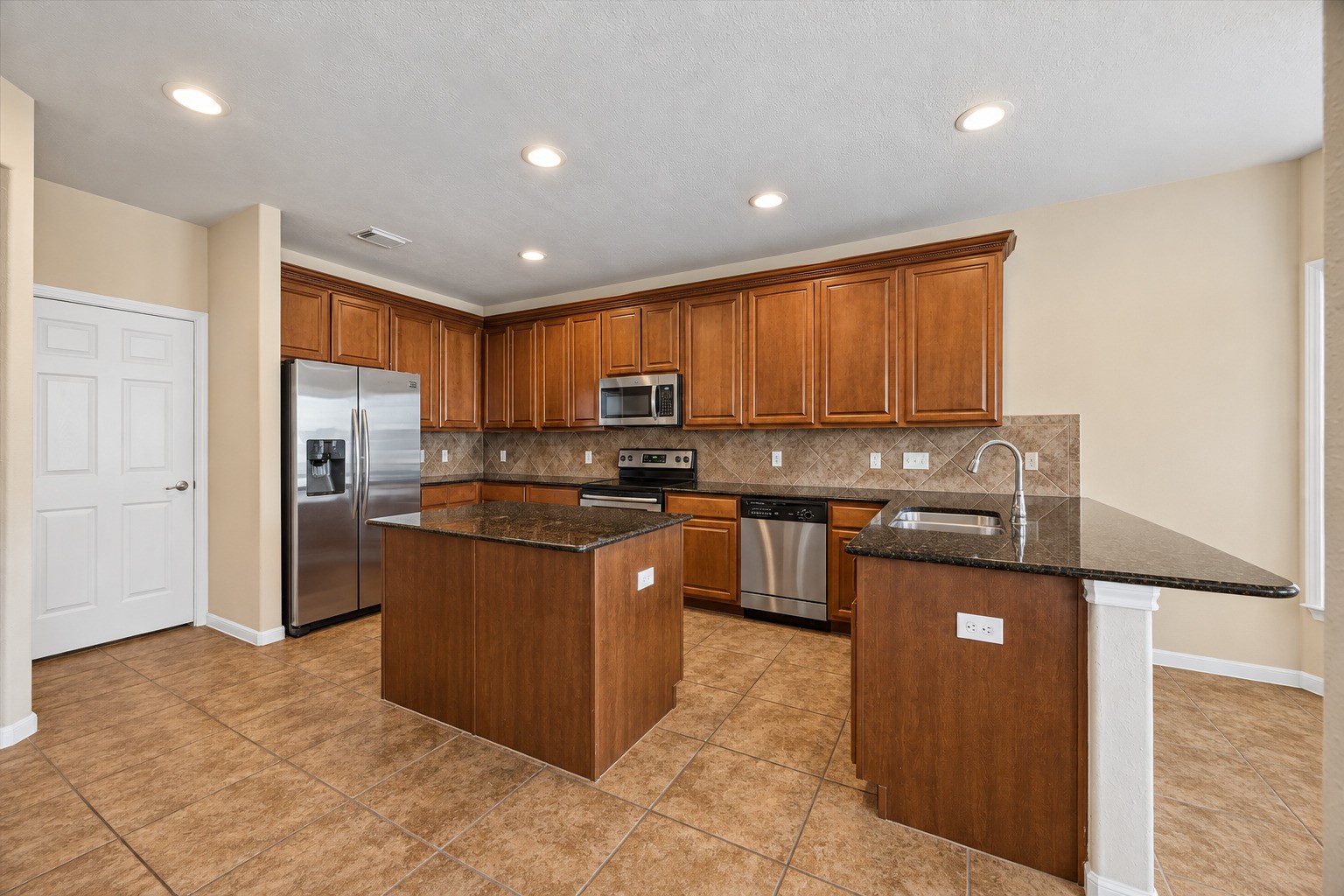 13703 Hudson Court Property Photo 5