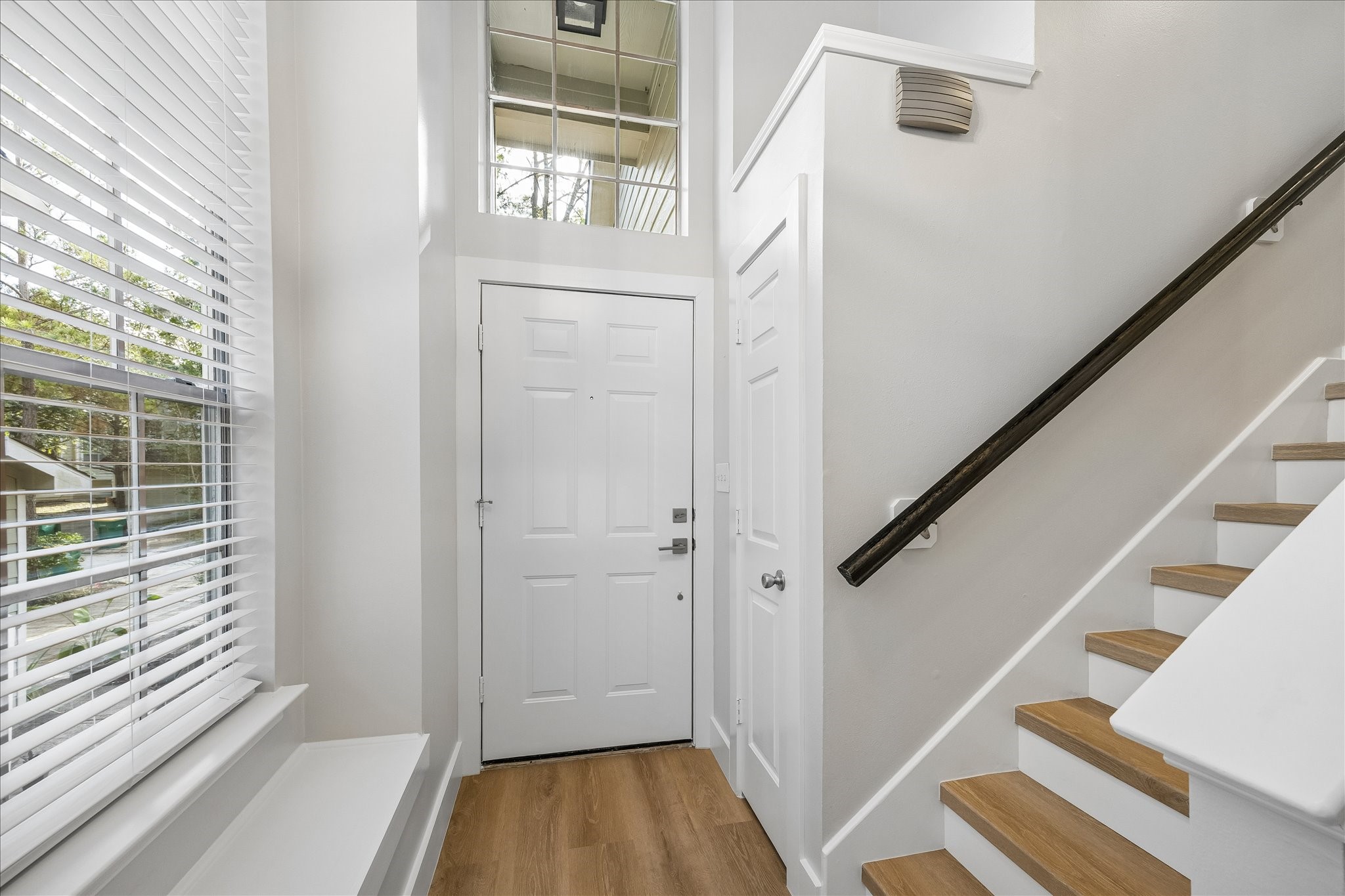 90 N Walden Elms Circle Property Photo 2