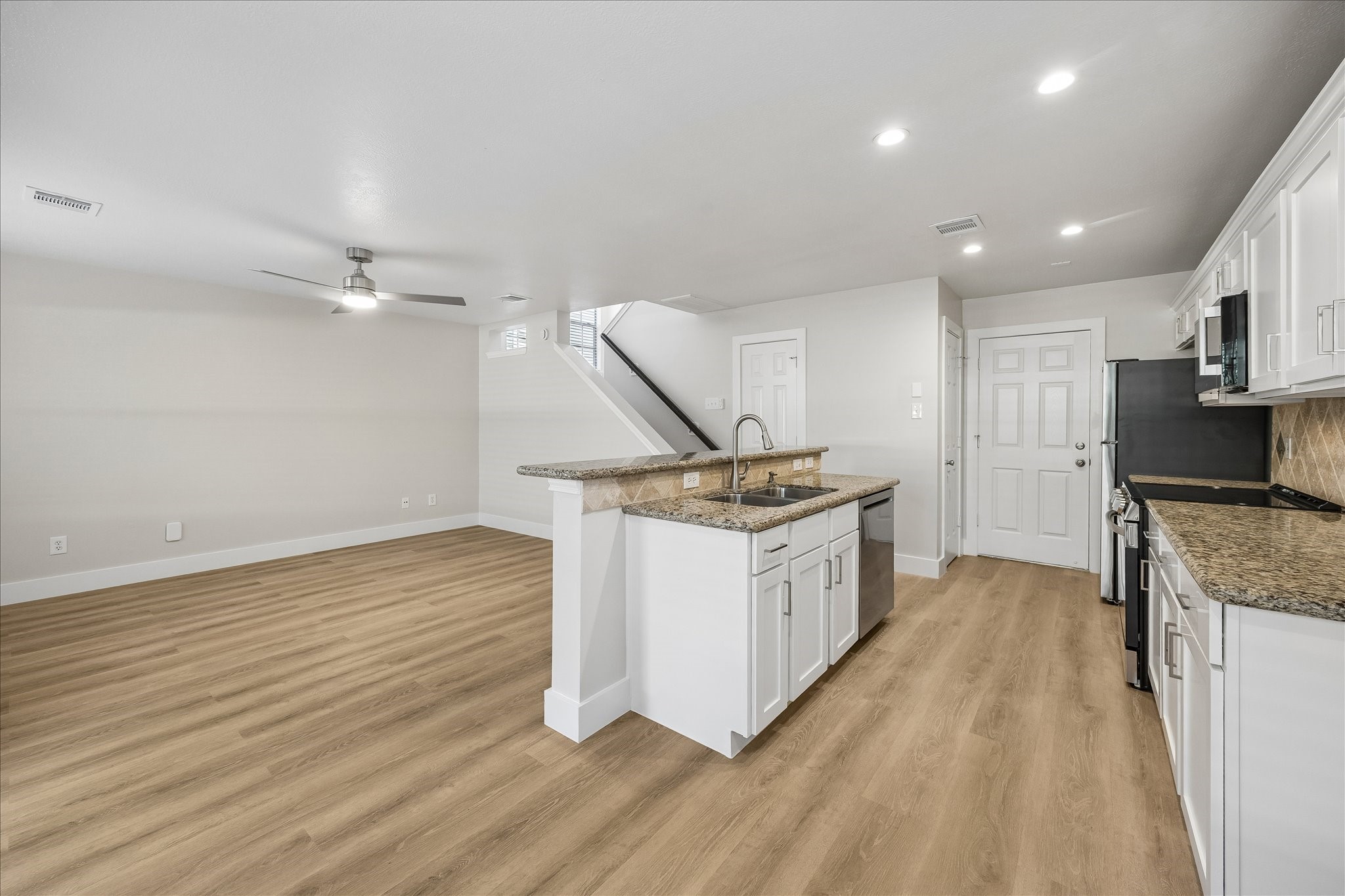 90 N Walden Elms Circle Property Photo 3