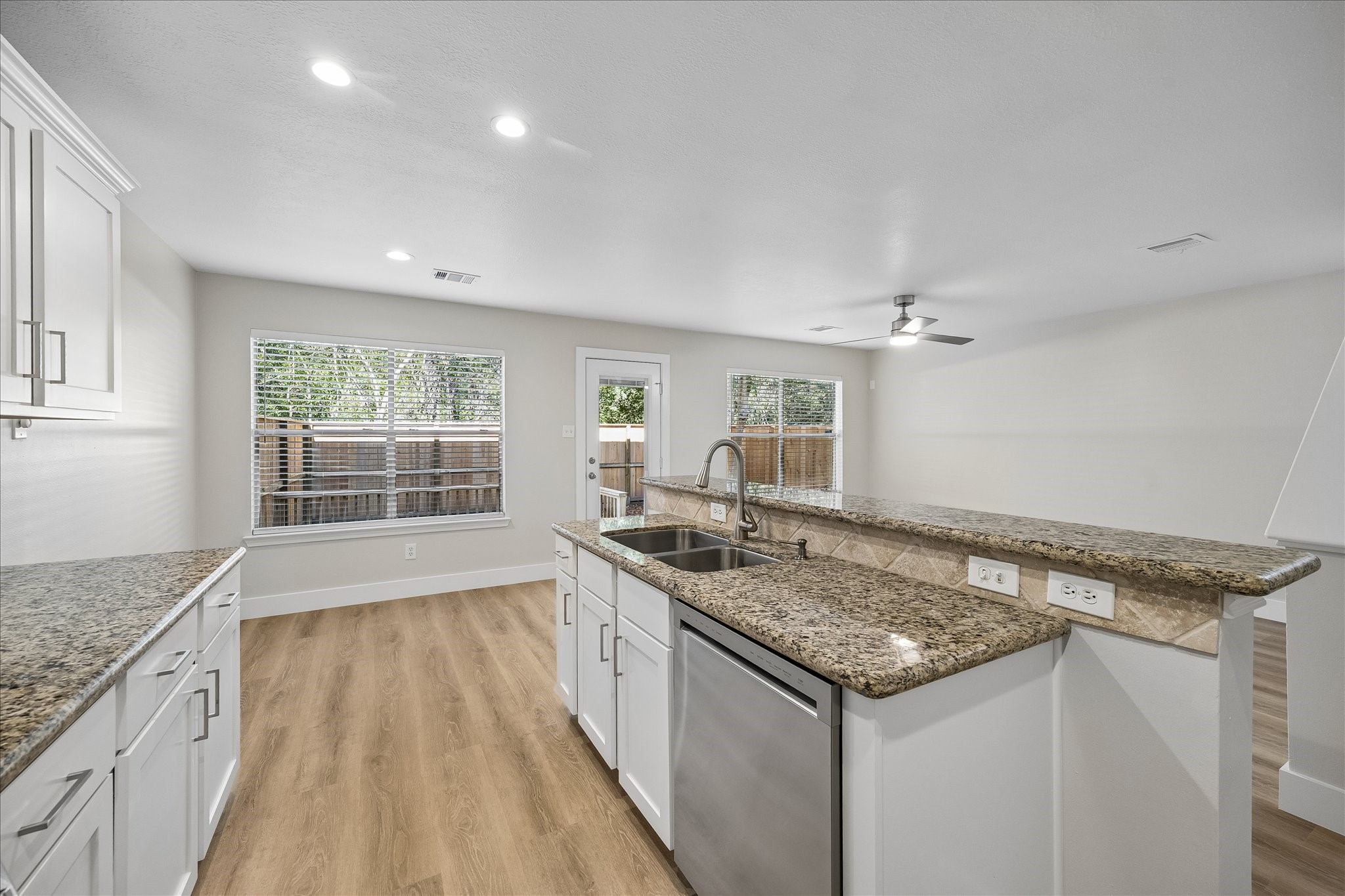90 N Walden Elms Circle Property Photo 4
