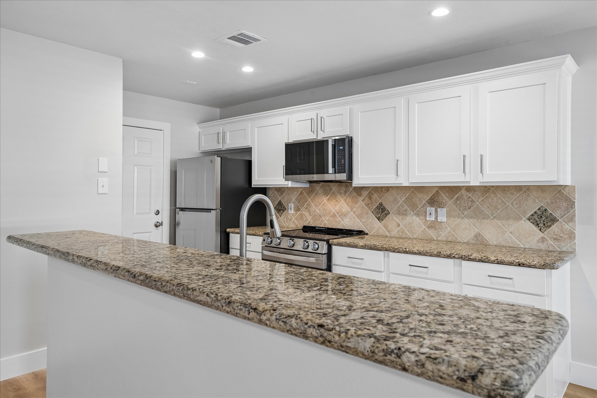 90 N Walden Elms Circle Property Photo 6