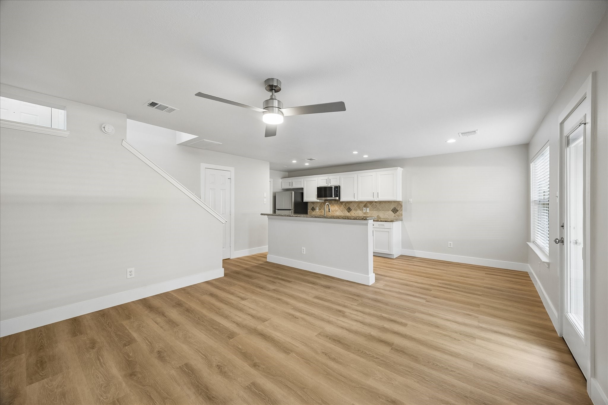 90 N Walden Elms Circle Property Photo 7