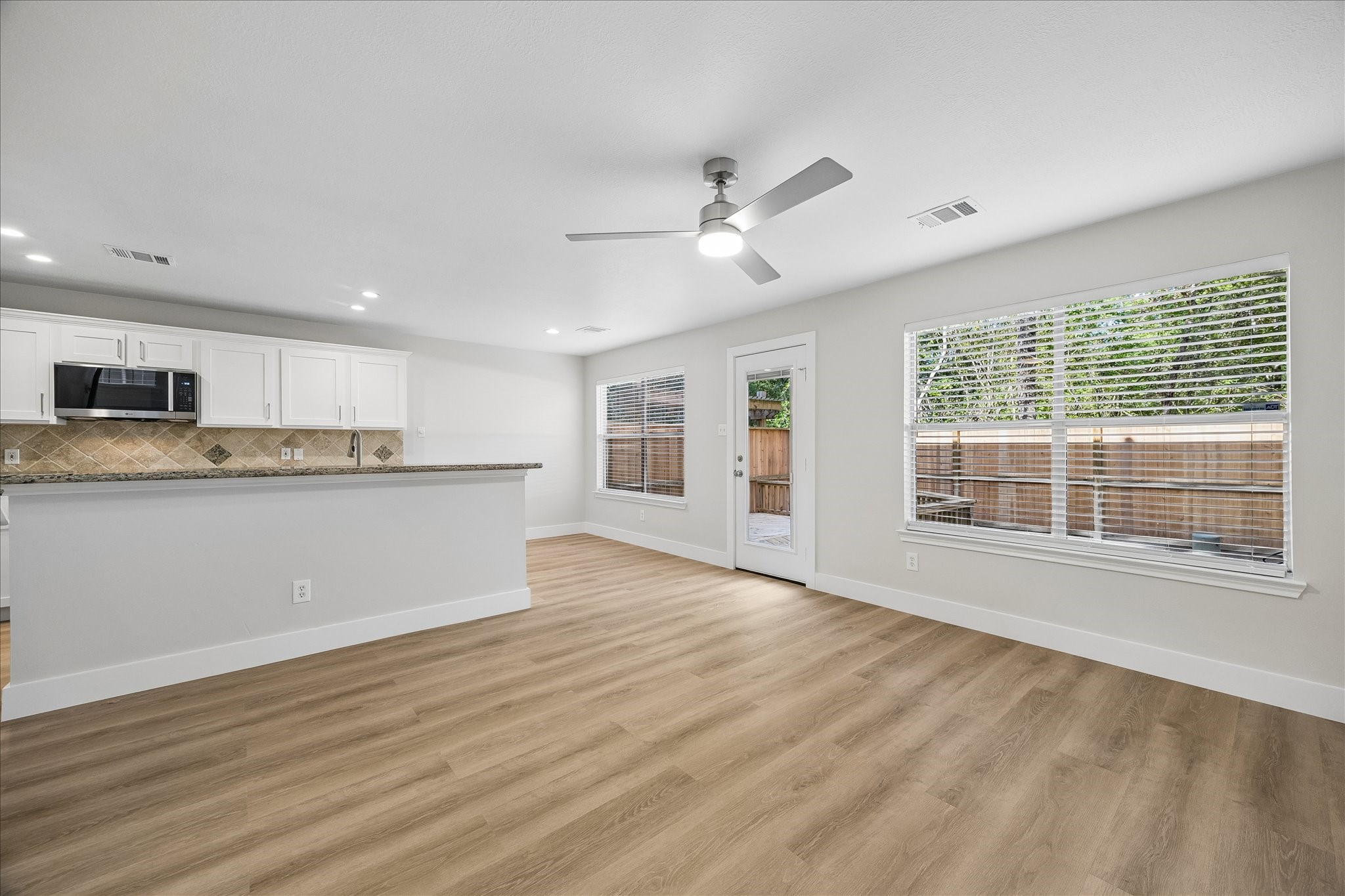 90 N Walden Elms Circle Property Photo 8