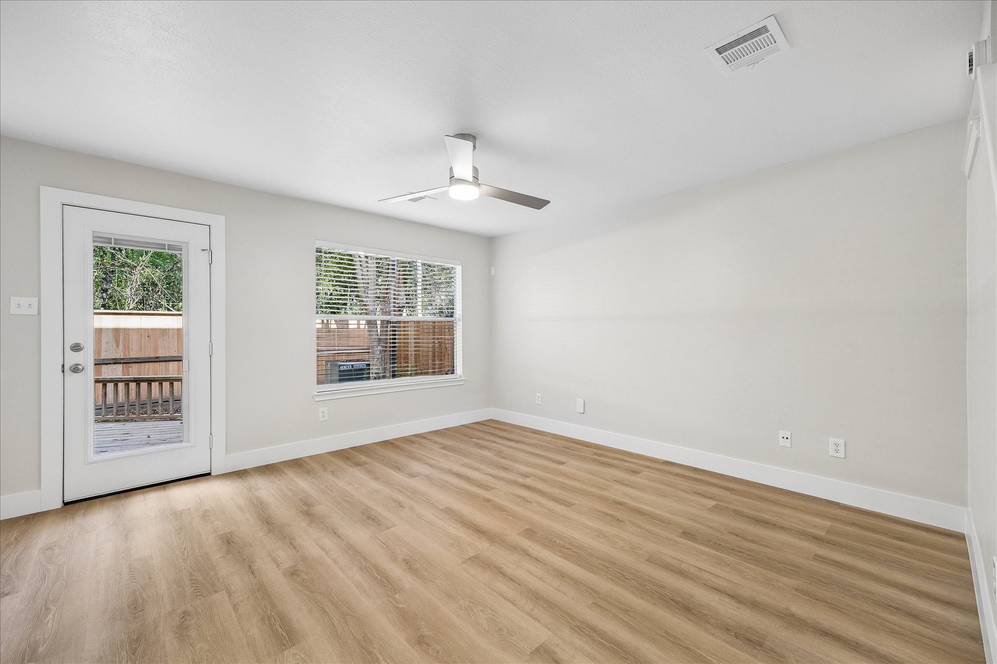 90 N Walden Elms Circle Property Photo 10