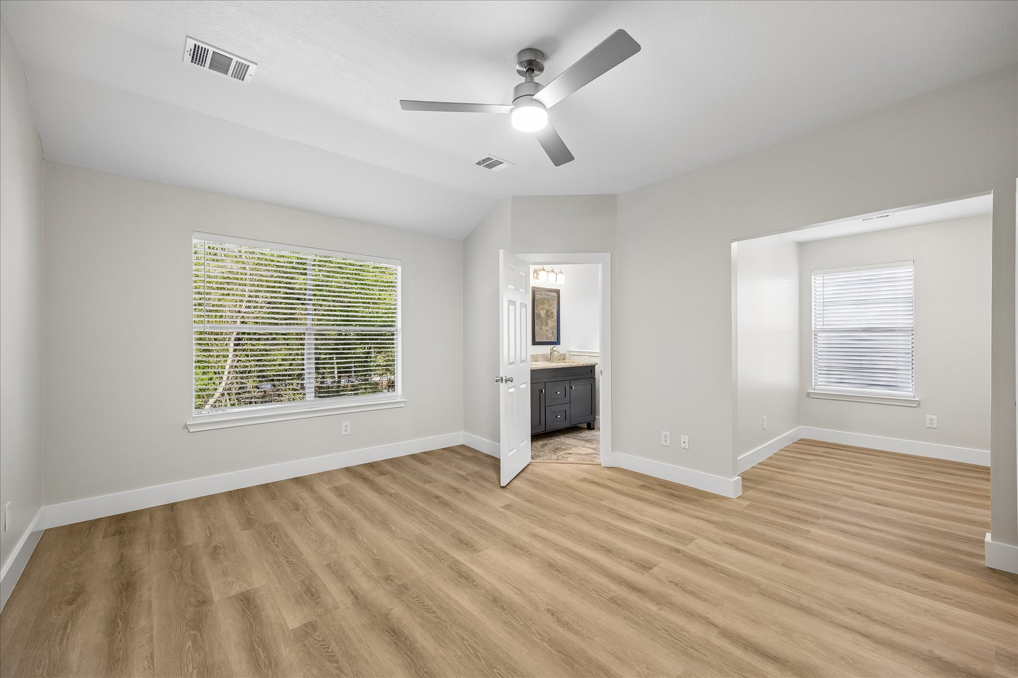 90 N Walden Elms Circle Property Photo 14